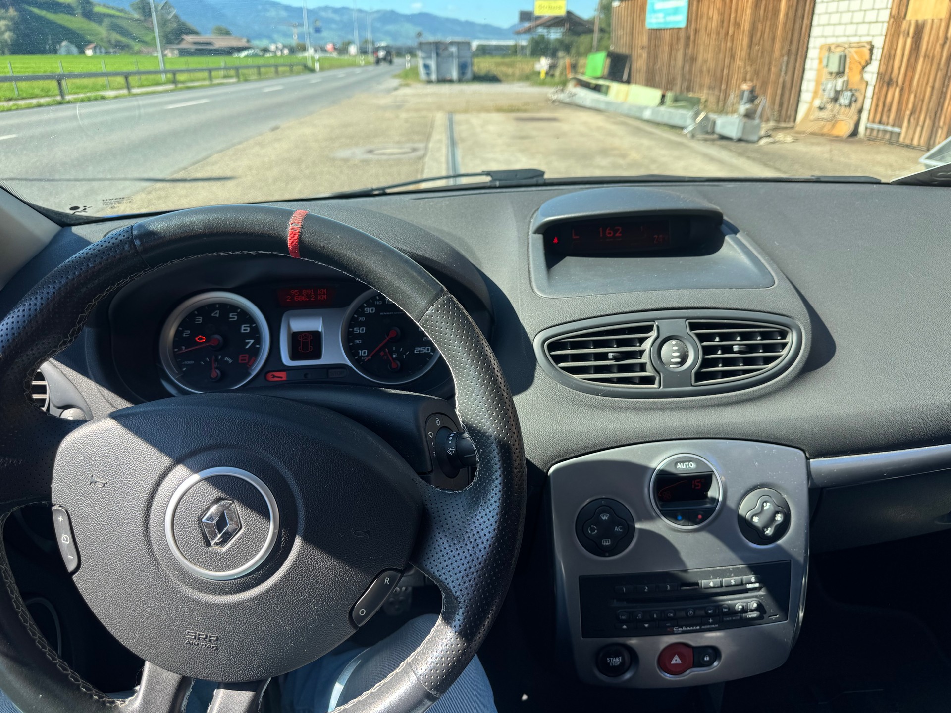 RENAULT Clio 2.0 16V Sport-image-8