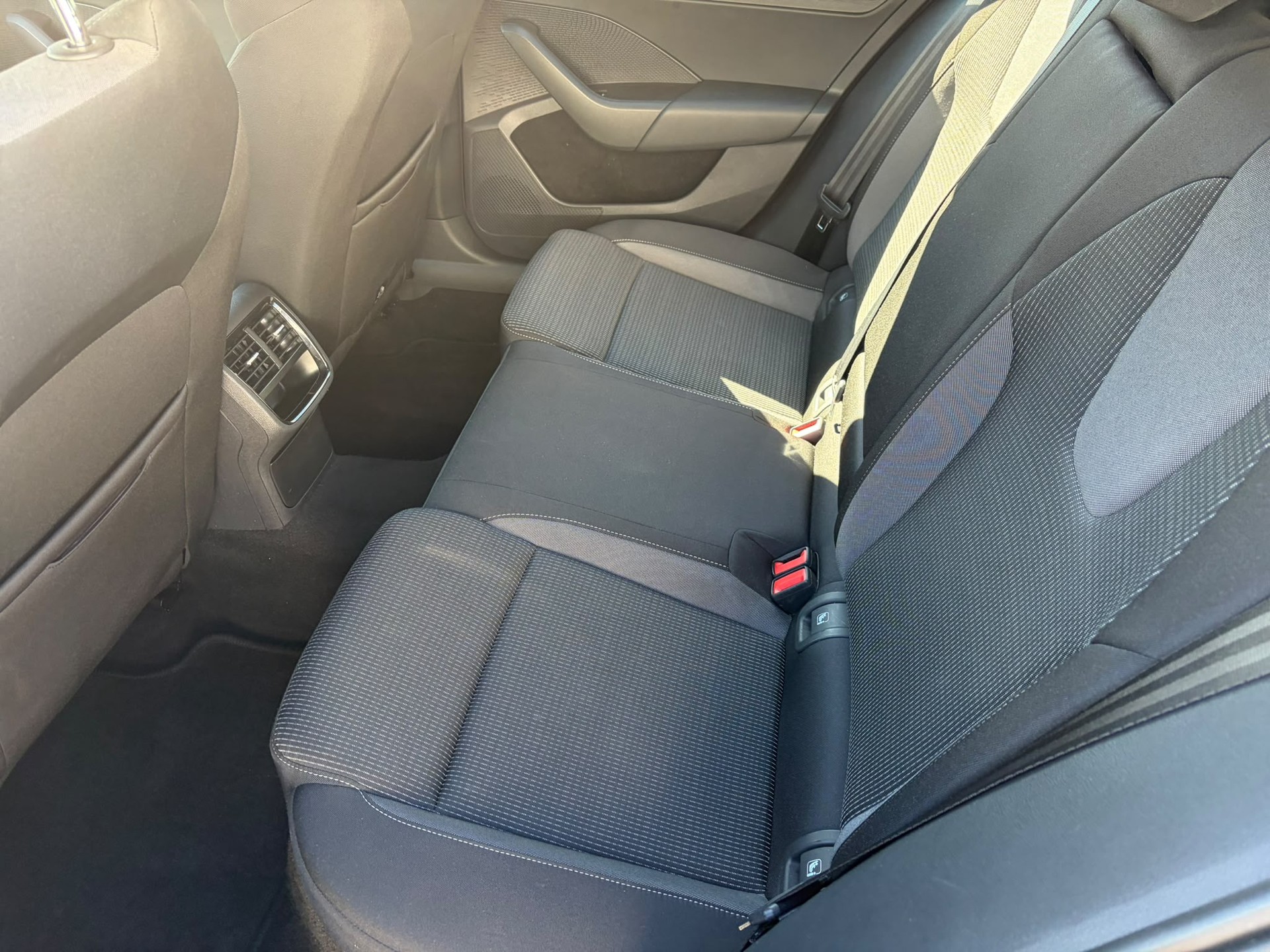 SKODA Octavia Combi 2.0 TDI DSG Ambition 4x4-image-14