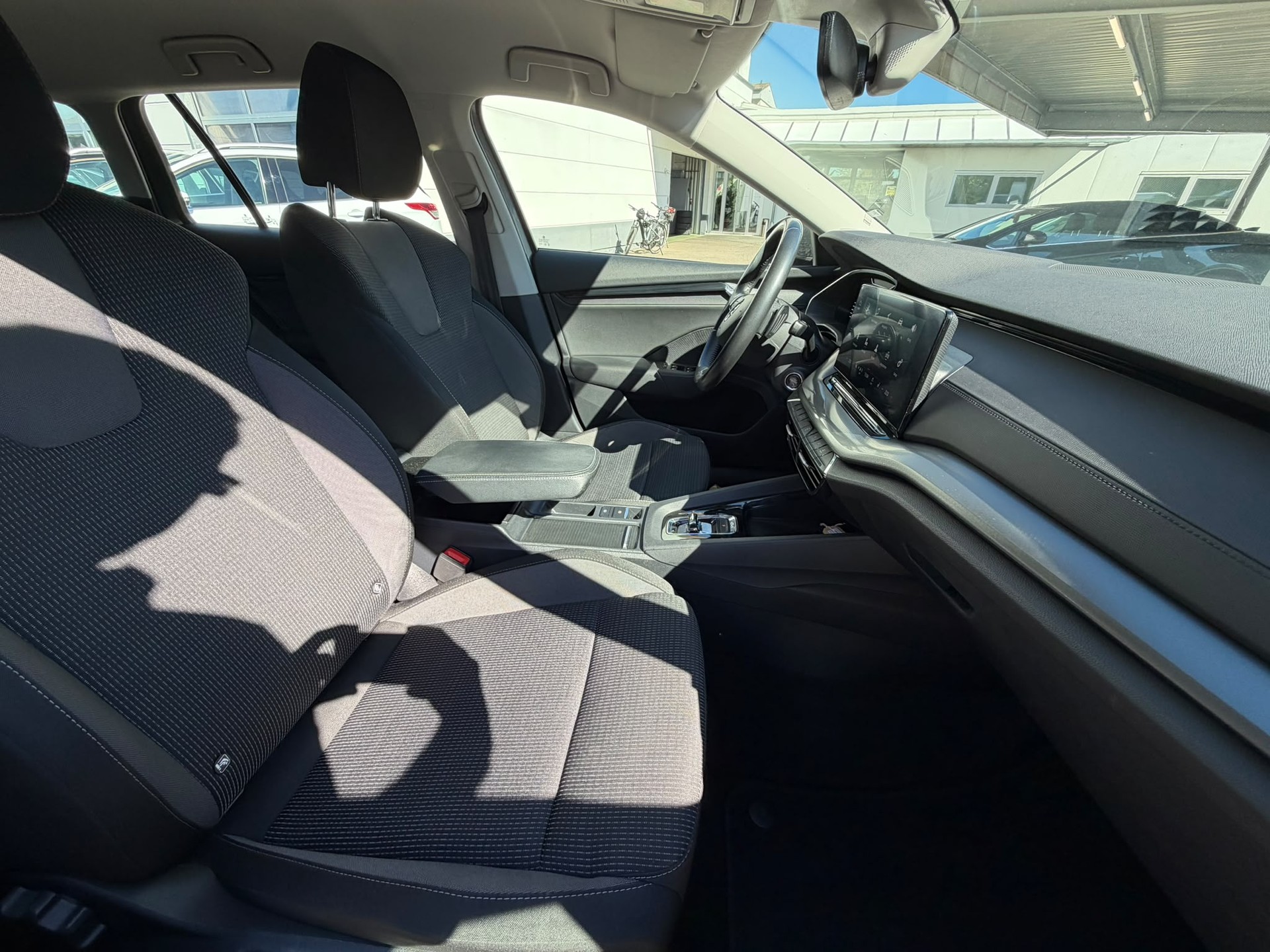 SKODA Octavia Combi 2.0 TDI DSG Ambition 4x4-image-13
