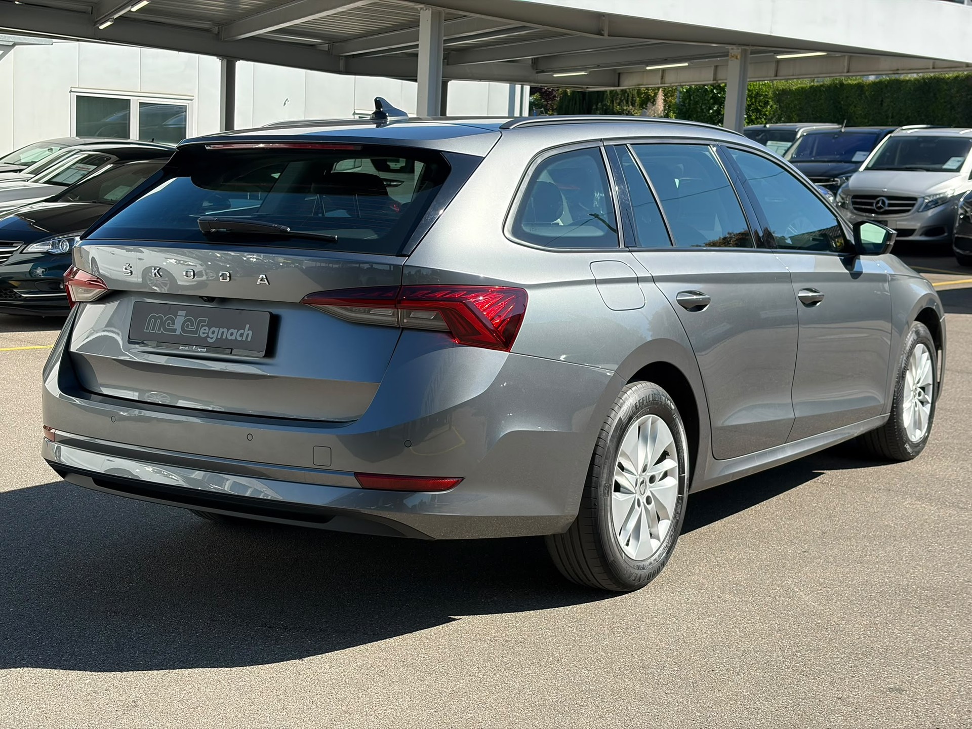 SKODA Octavia Combi 2.0 TDI DSG Ambition 4x4-image-8