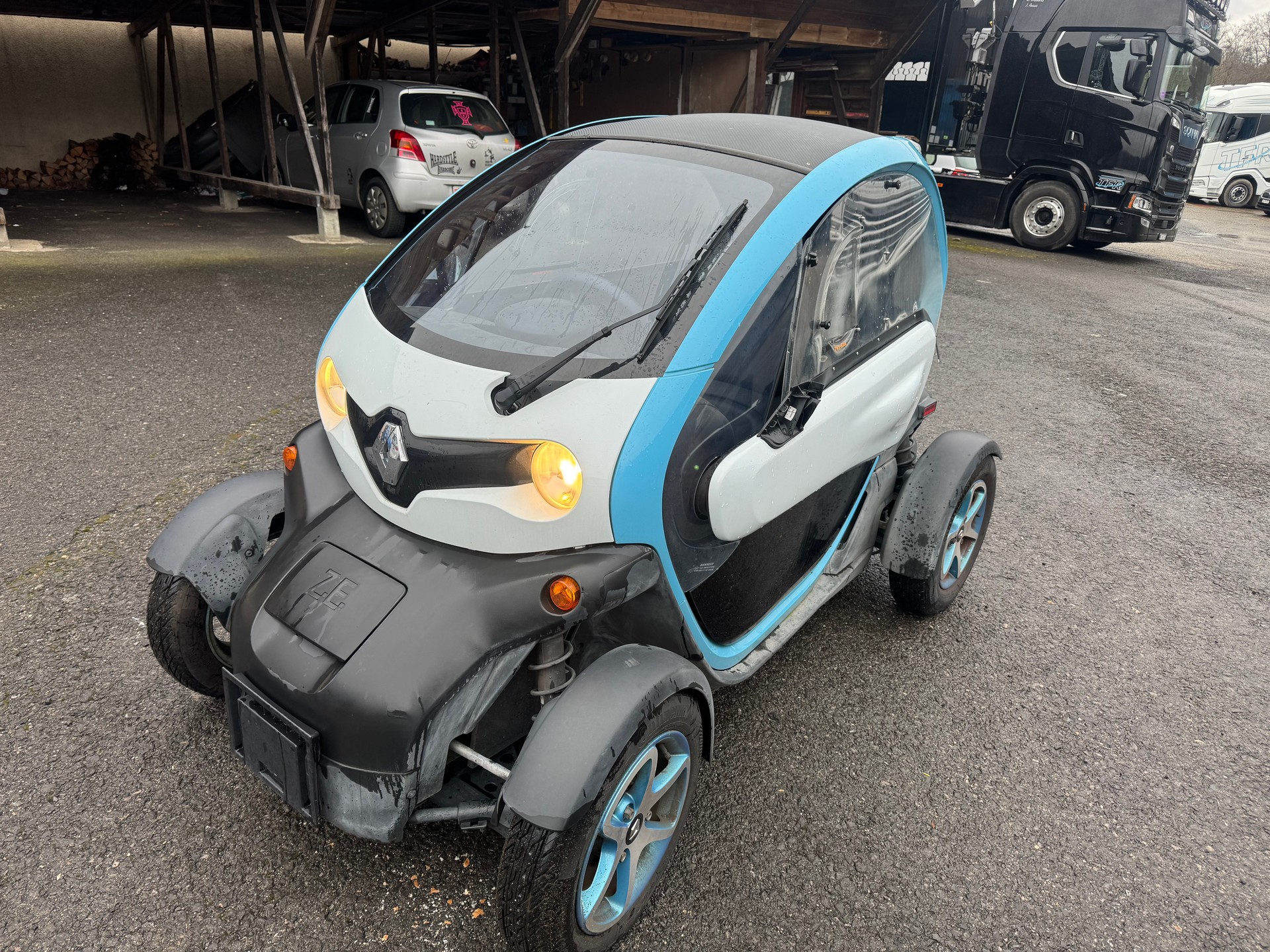 RENAULT Twizy Z.E. FP Sport Edition (incl. Battery)-image-0