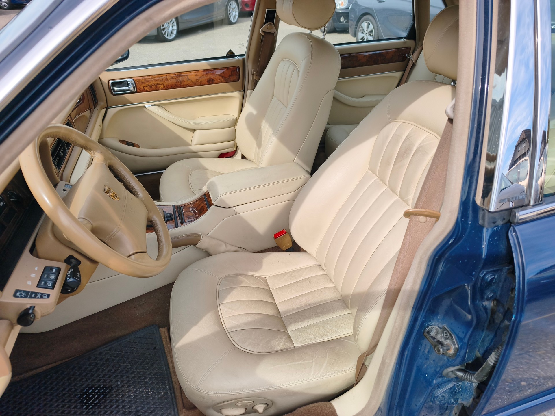 JAGUAR XJ 4.0 Sovereign-image-8