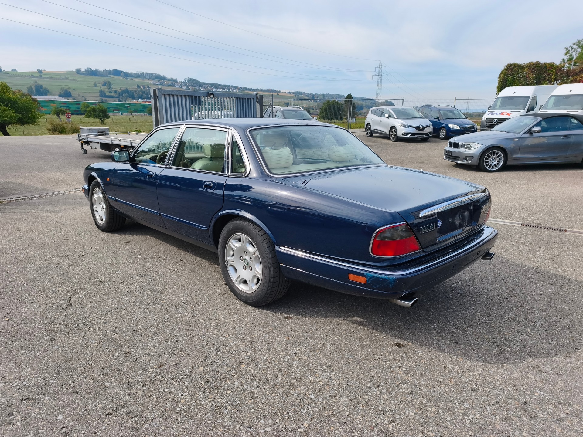 JAGUAR XJ 4.0 Sovereign-image-4