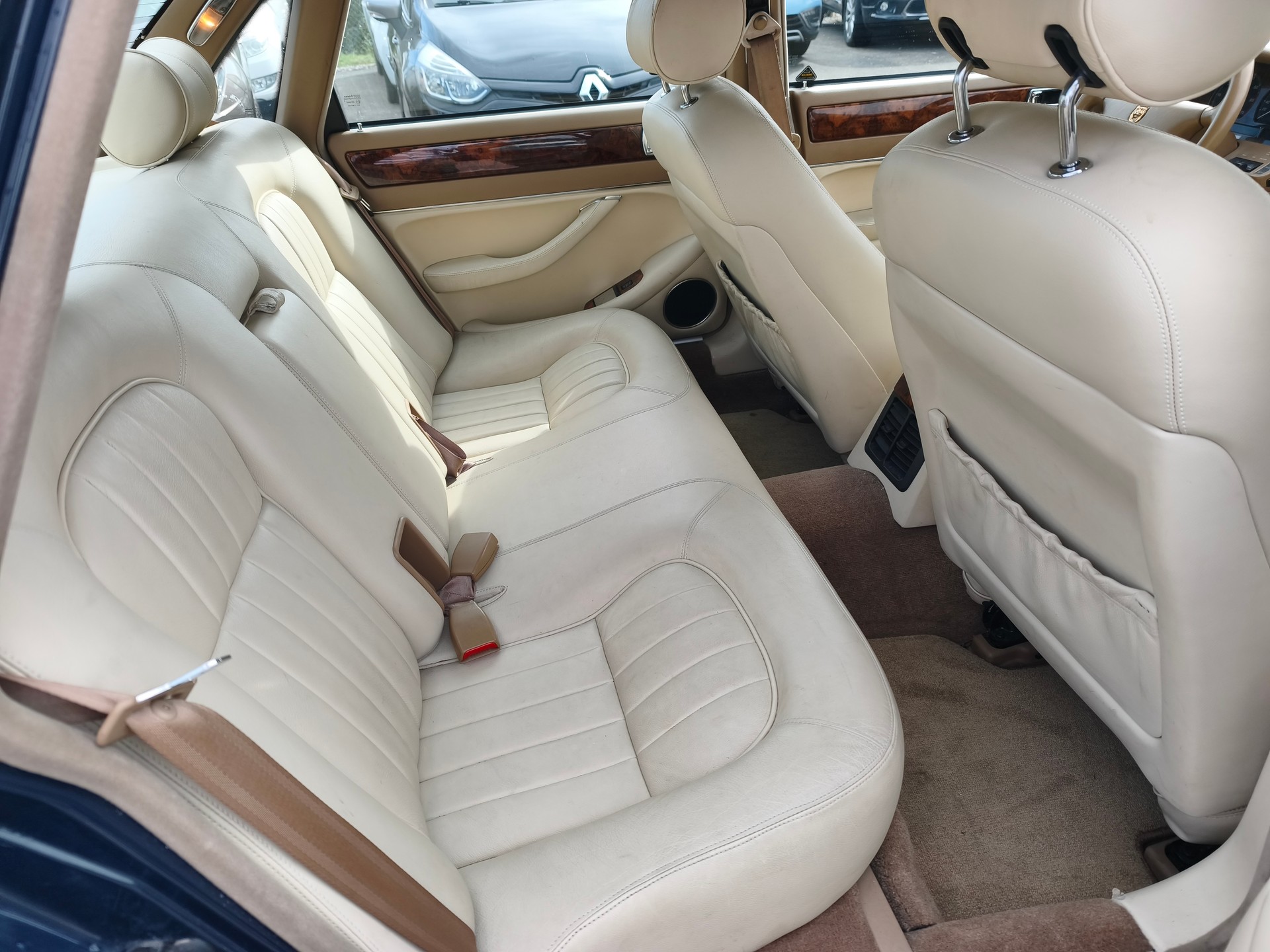 JAGUAR XJ 4.0 Sovereign-image-13