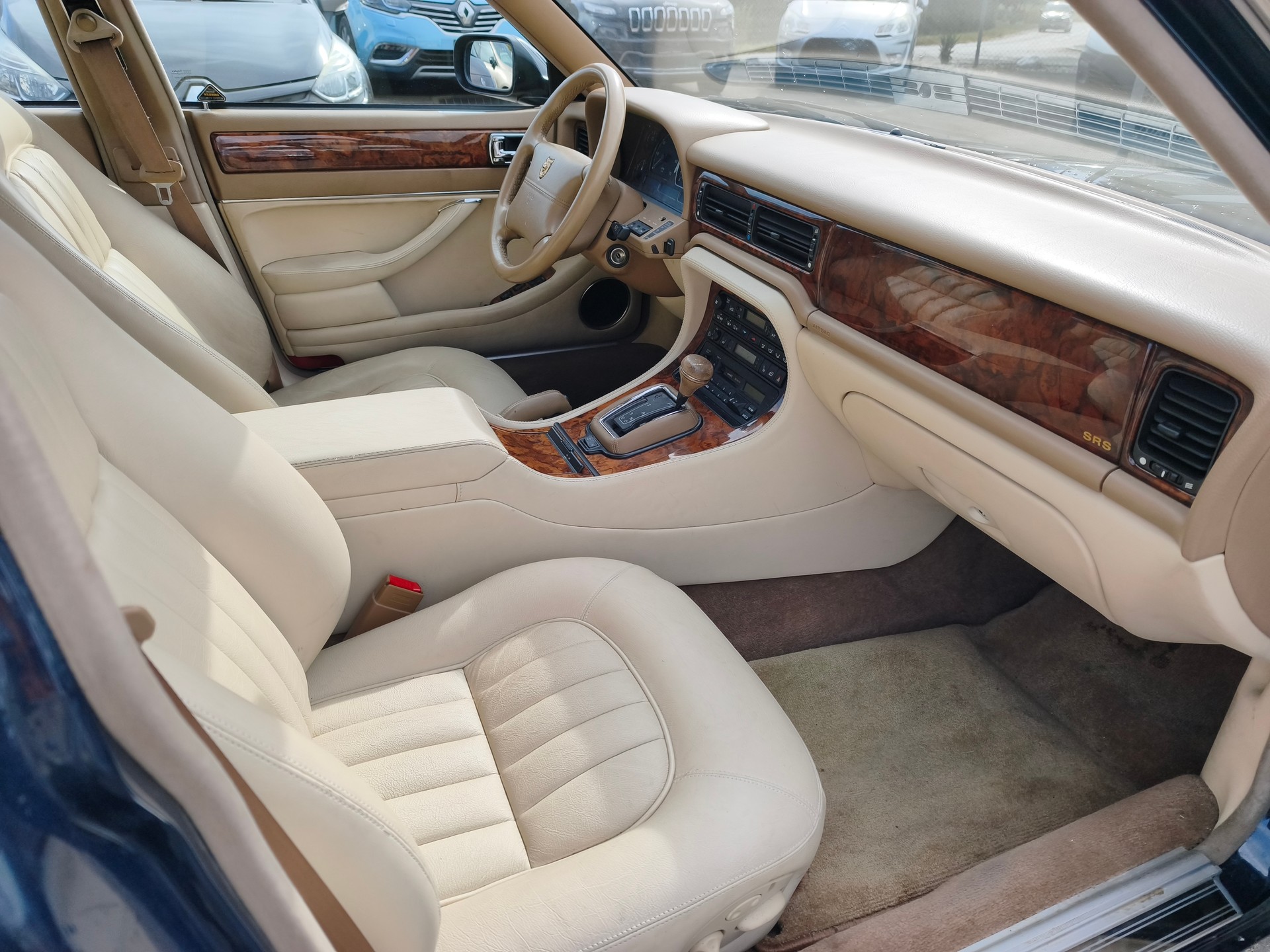 JAGUAR XJ 4.0 Sovereign-image-10