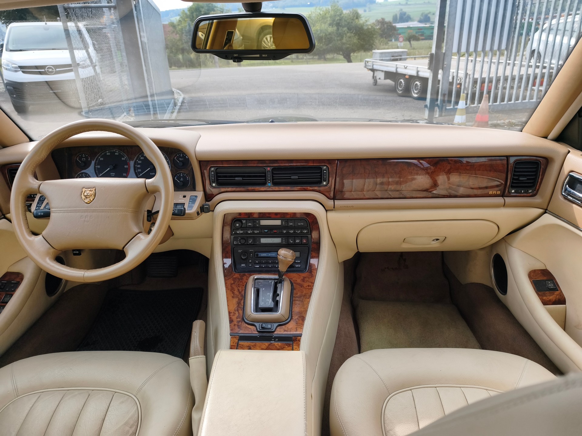 JAGUAR XJ 4.0 Sovereign-image-9