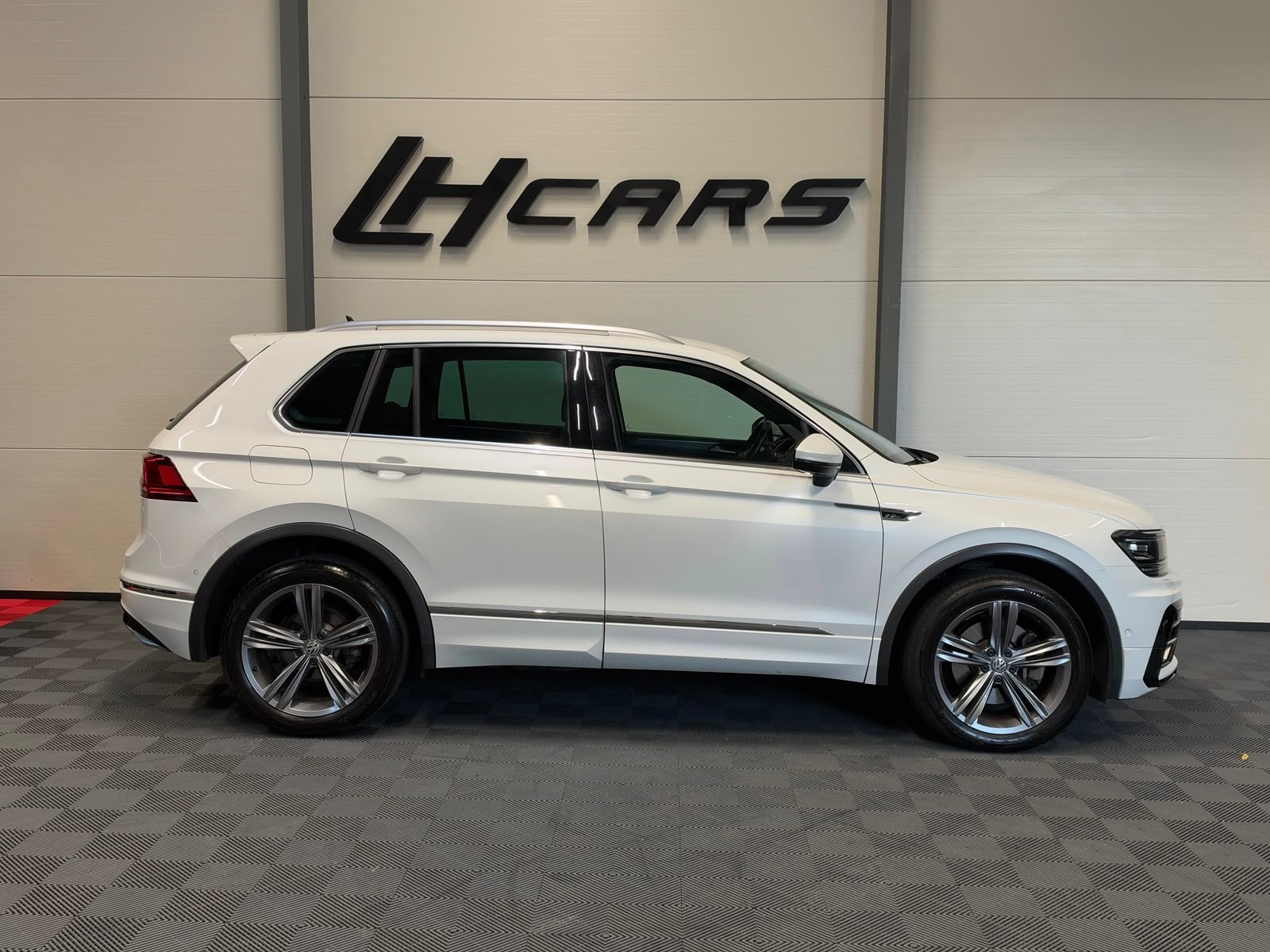 VW Tiguan 2.0TSI Highline 4Motion DSG-image-4
