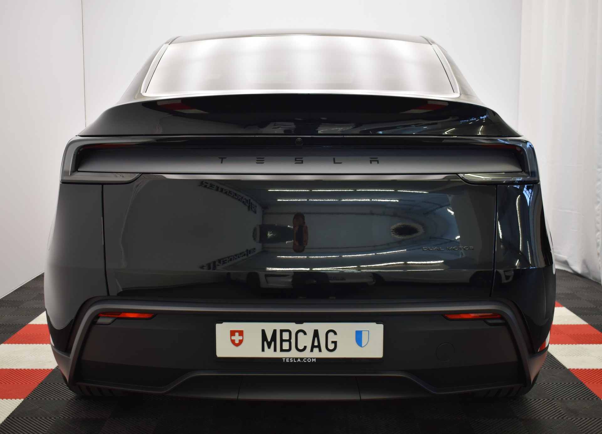 TESLA Model Y Long Range Premium AWD, Neuwagen, CH Typenschein, "Diamond black"-image-10