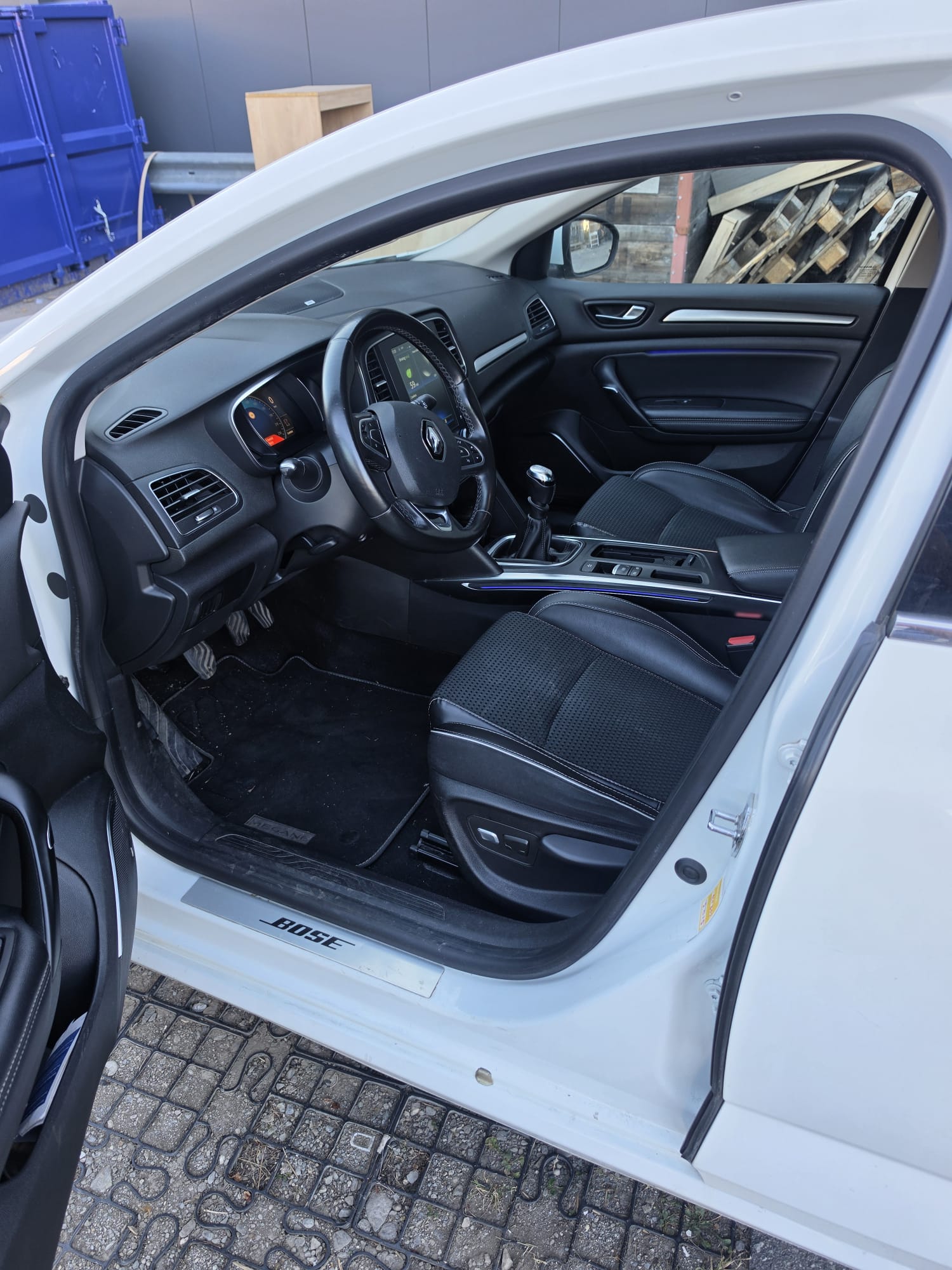 RENAULT Mégane 1.2 16V Turbo GT Line-image-5