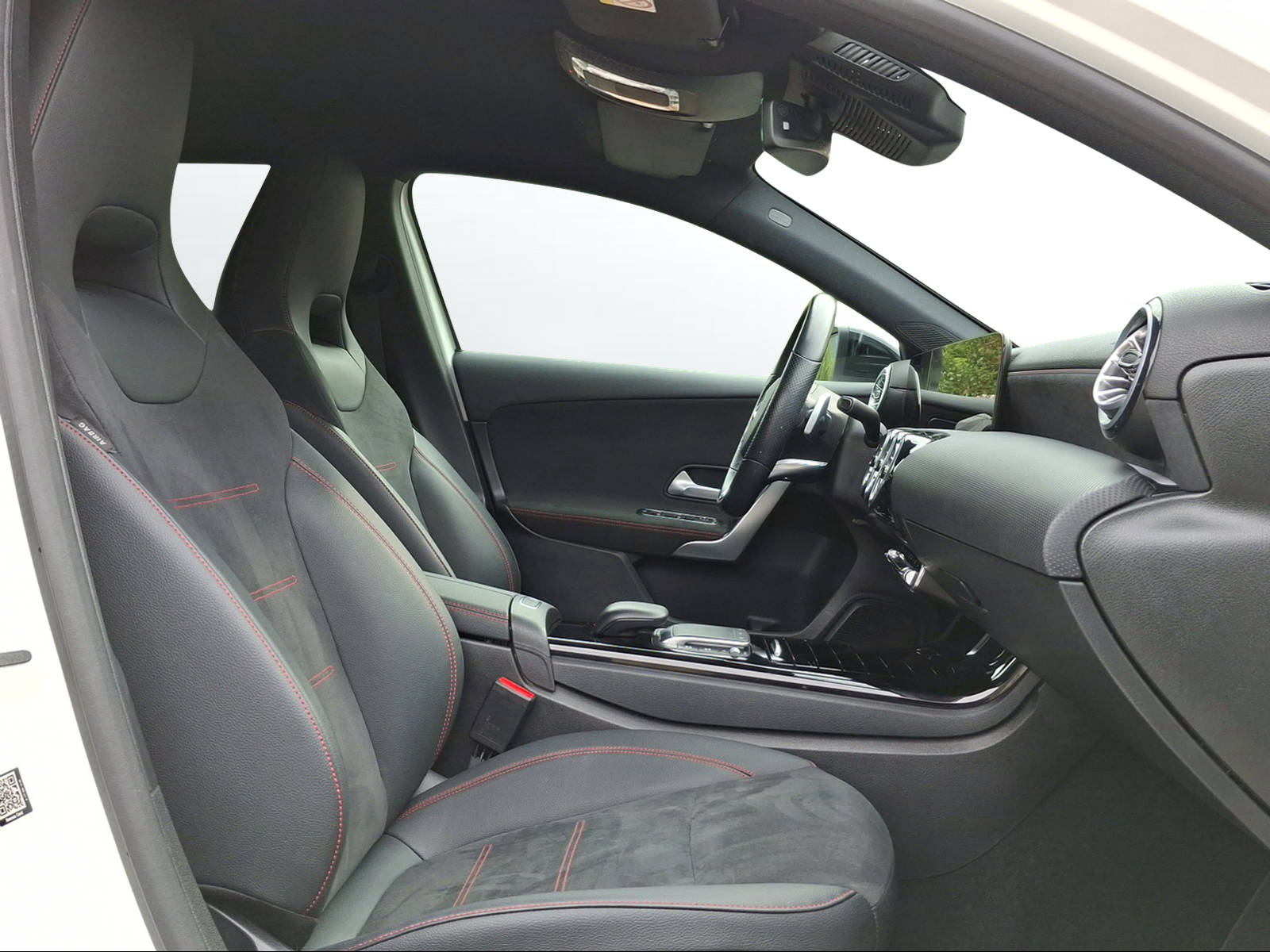 MERCEDES-BENZ A 200 4Matic AMG Line 8G-DCT-image-10