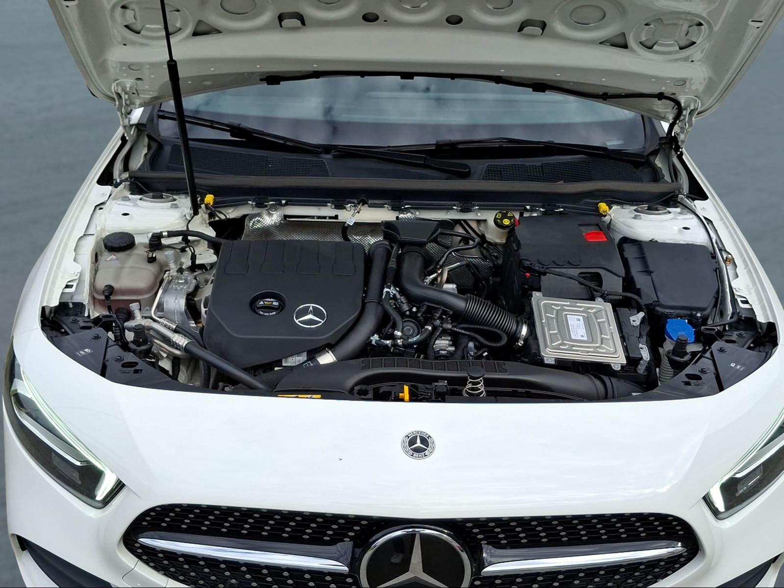 MERCEDES-BENZ A 200 4Matic AMG Line 8G-DCT-image-13