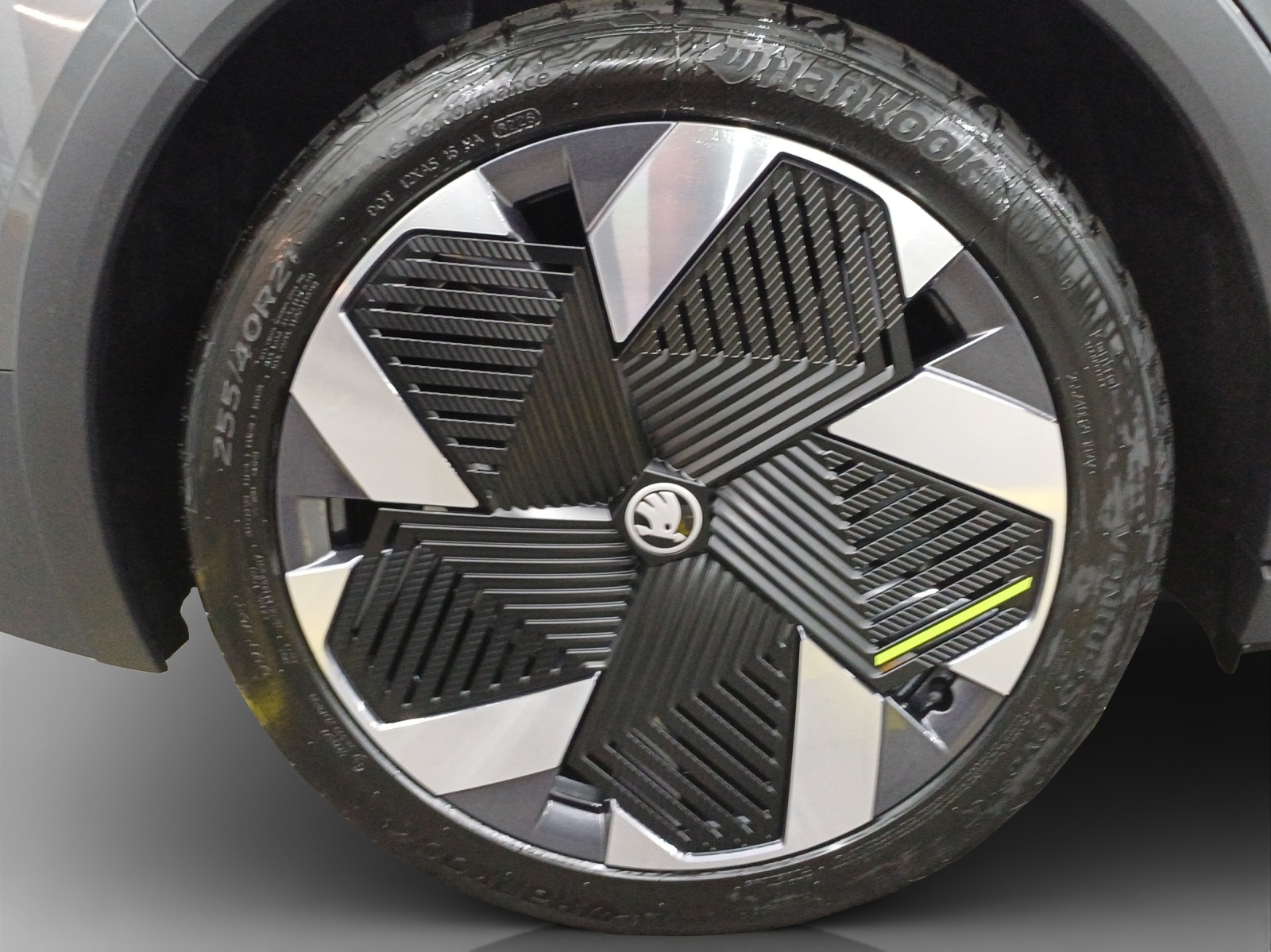 SKODA Elroq RS 4x4-image-15