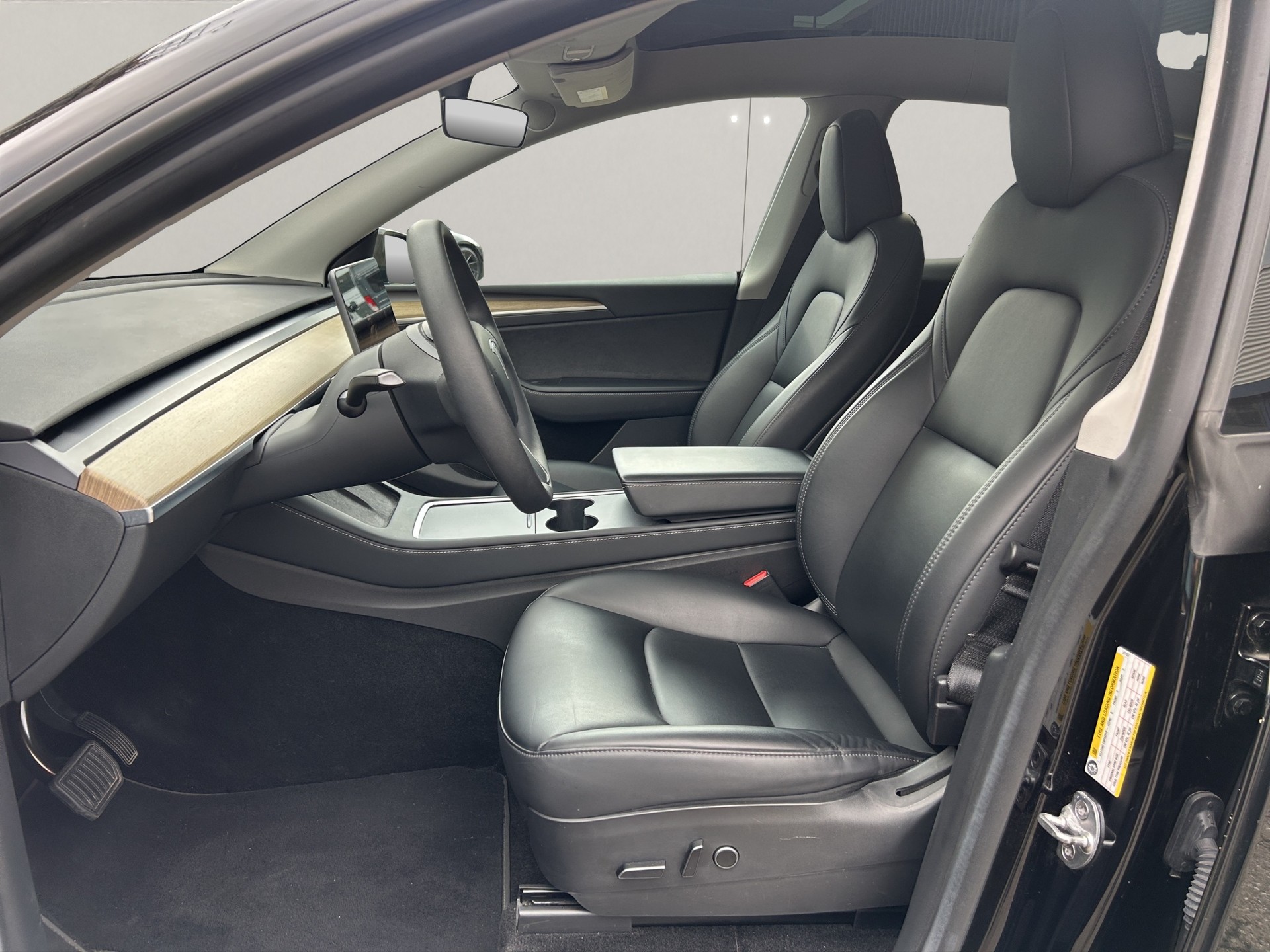 TESLA Model Y Long Range-image-5