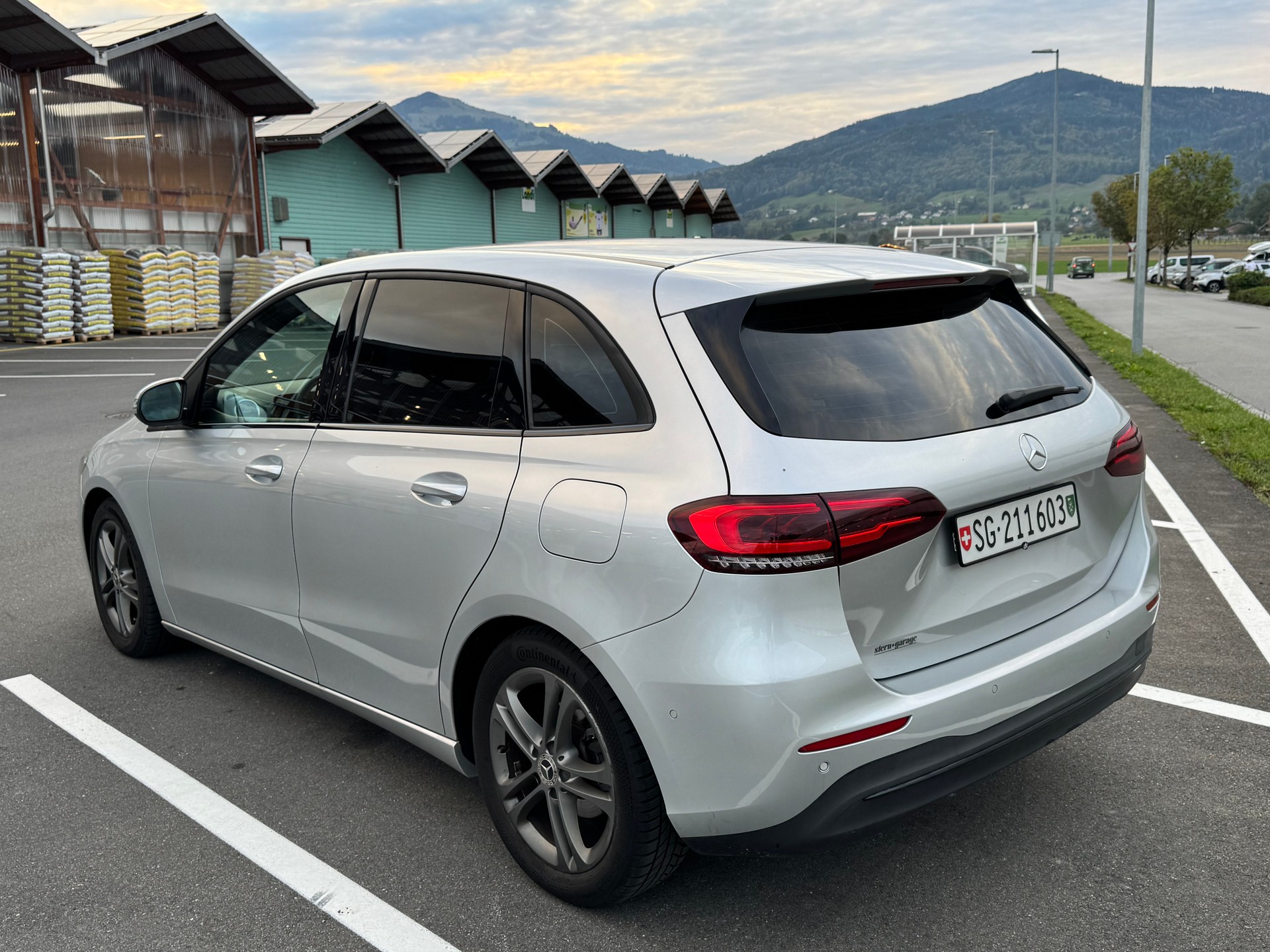 MERCEDES-BENZ B 200 d-image-0
