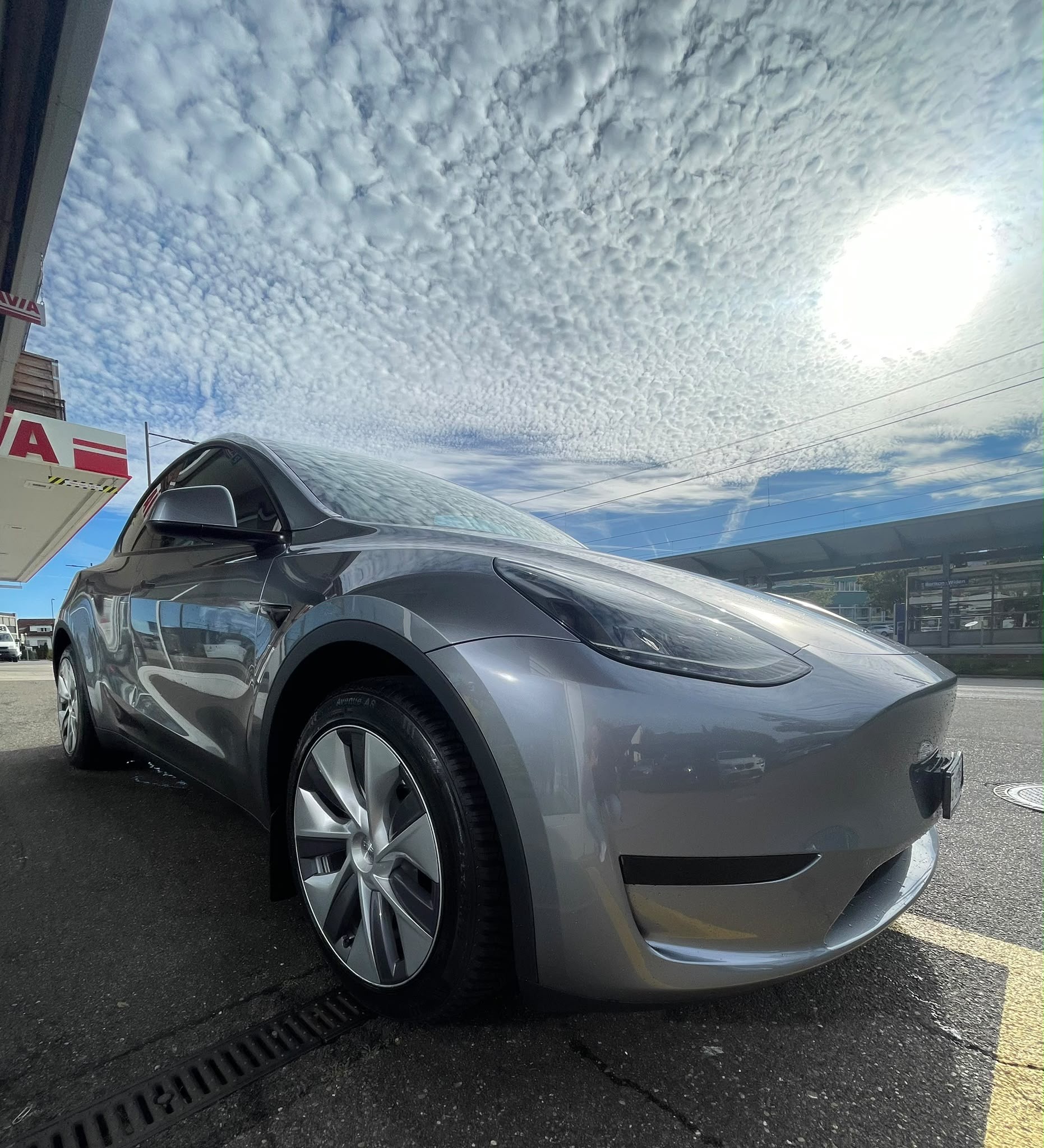 TESLA Model Y RWD – 430 km WLTP | 299 PS | QUICKSILVER | MADE IN BERLIN | WERKSGARANTIE-image-1