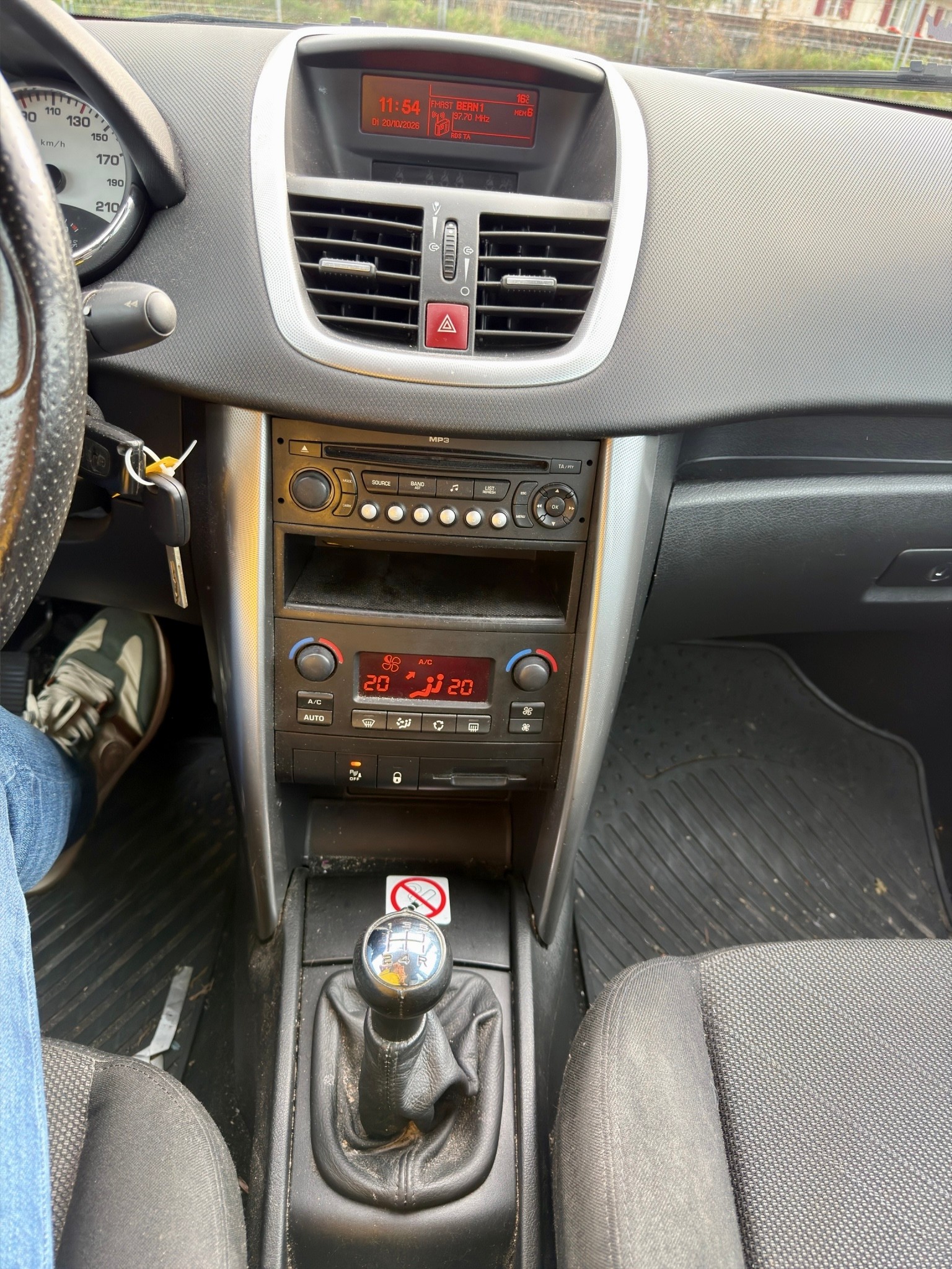 PEUGEOT 207 1.6 16V Sport Pack-image-15