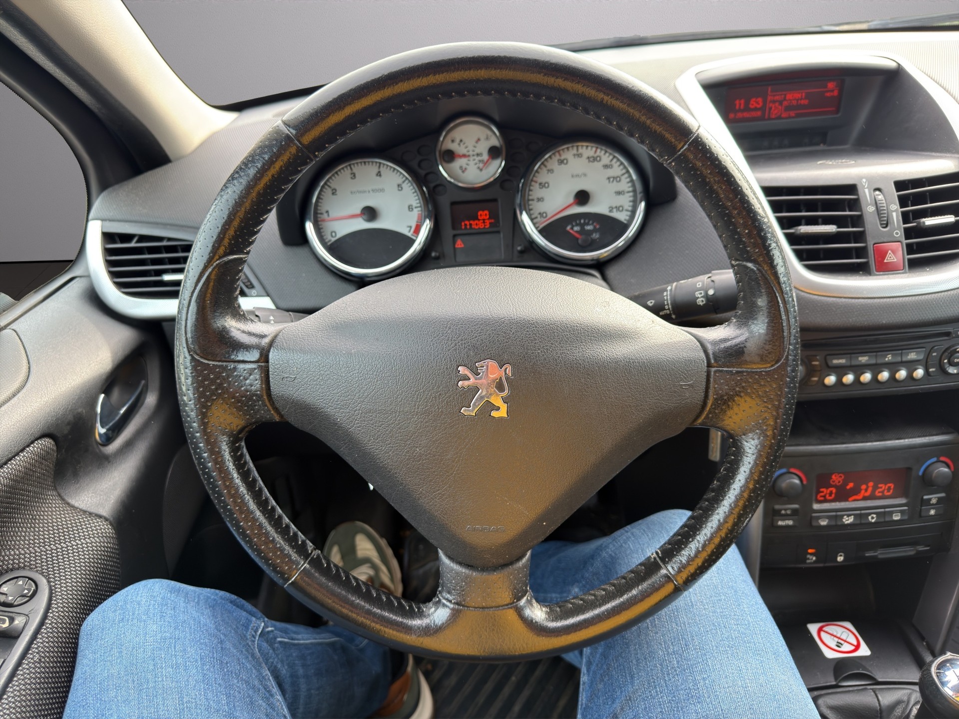 PEUGEOT 207 1.6 16V Sport Pack-image-17