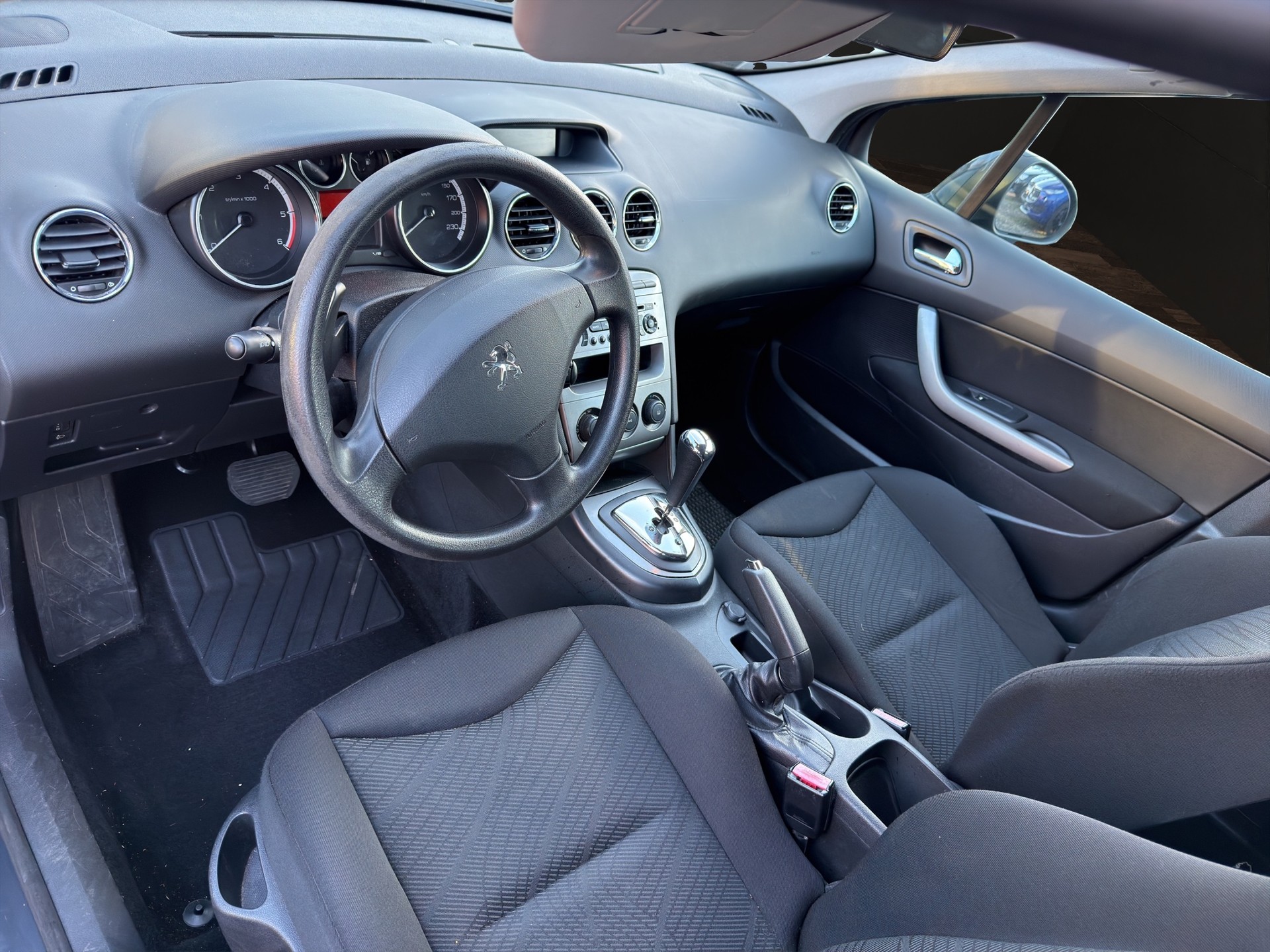 PEUGEOT 308 SW 1.6 HDI Trendy-image-13