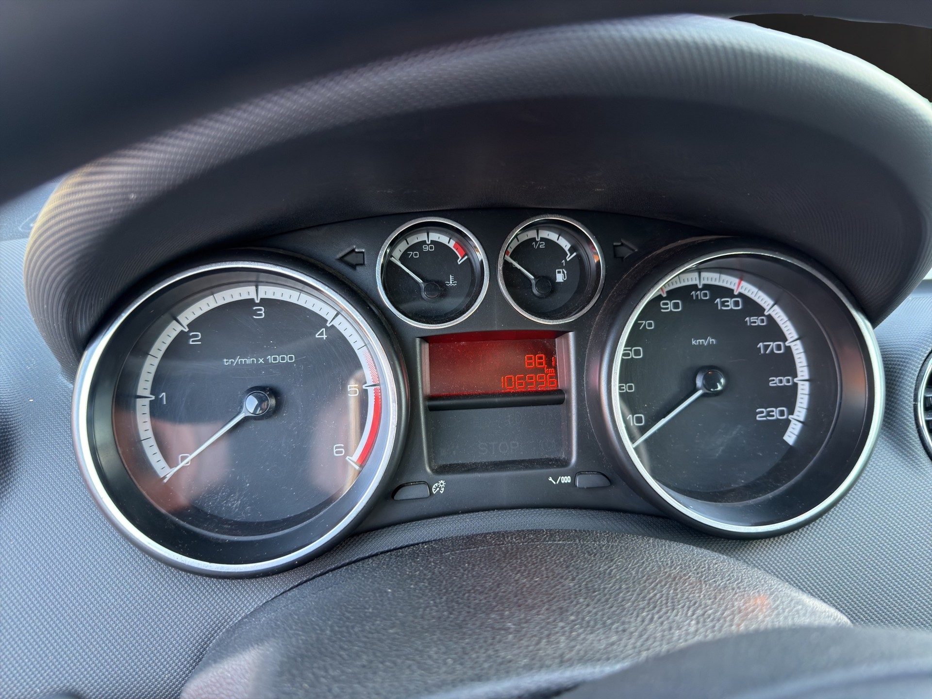 PEUGEOT 308 SW 1.6 HDI Trendy-image-15