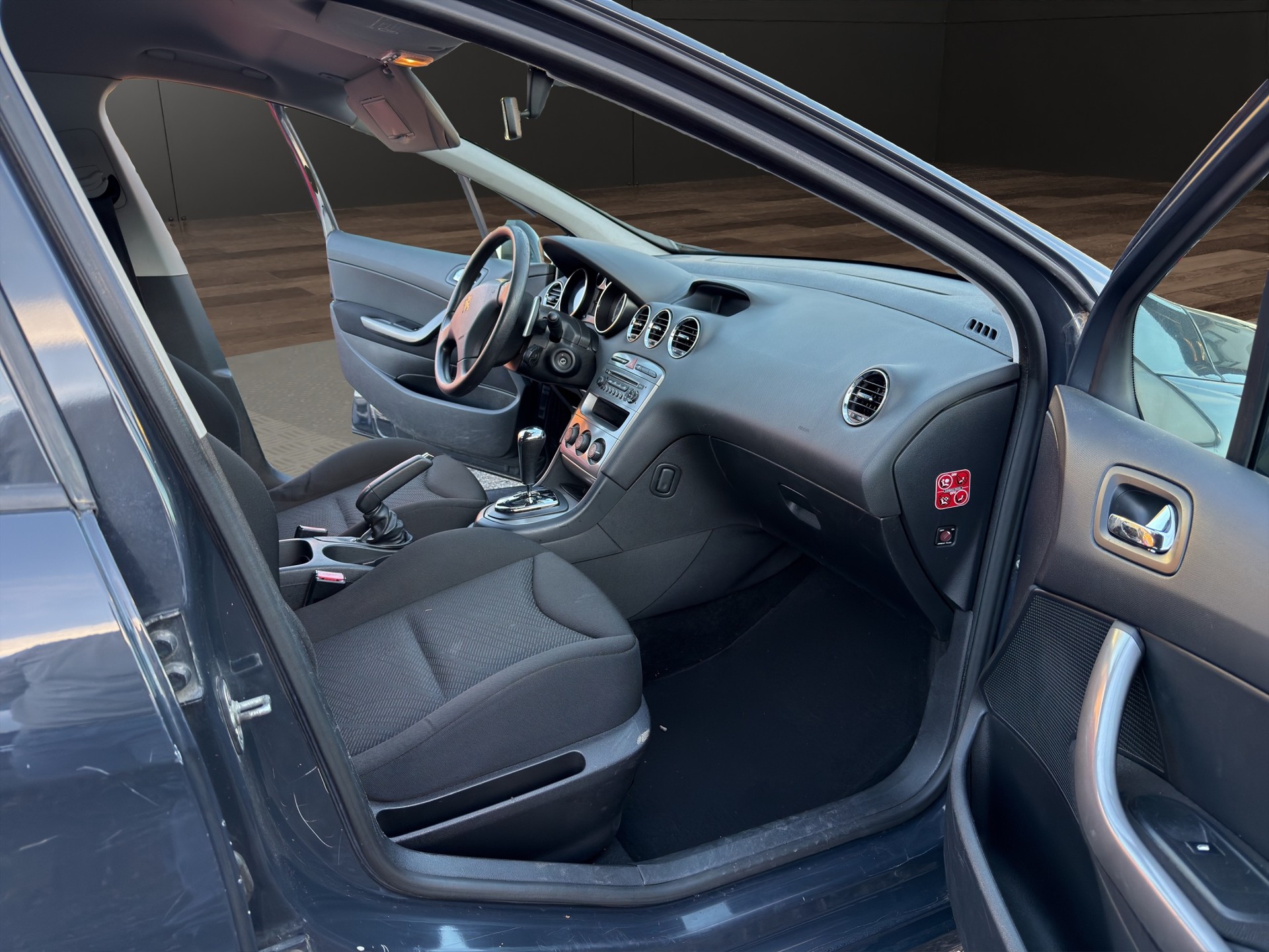 PEUGEOT 308 SW 1.6 HDI Trendy-image-11