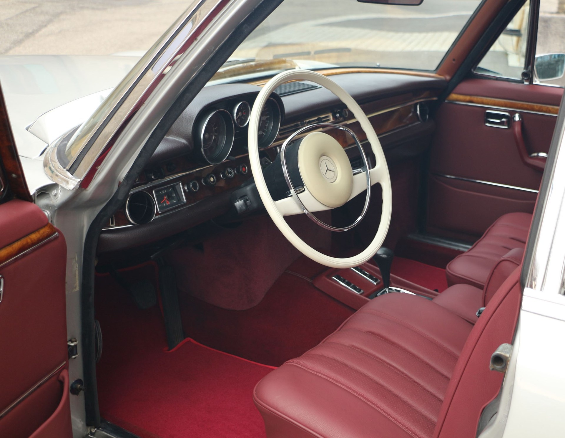 MERCEDES-BENZ 300 SEL 6.3-image-6