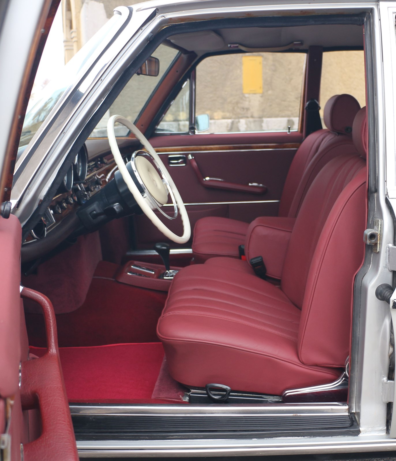 MERCEDES-BENZ 300 SEL 6.3-image-7