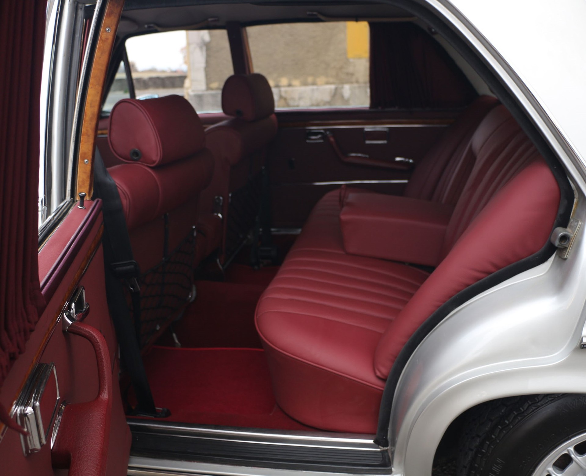 MERCEDES-BENZ 300 SEL 6.3-image-8