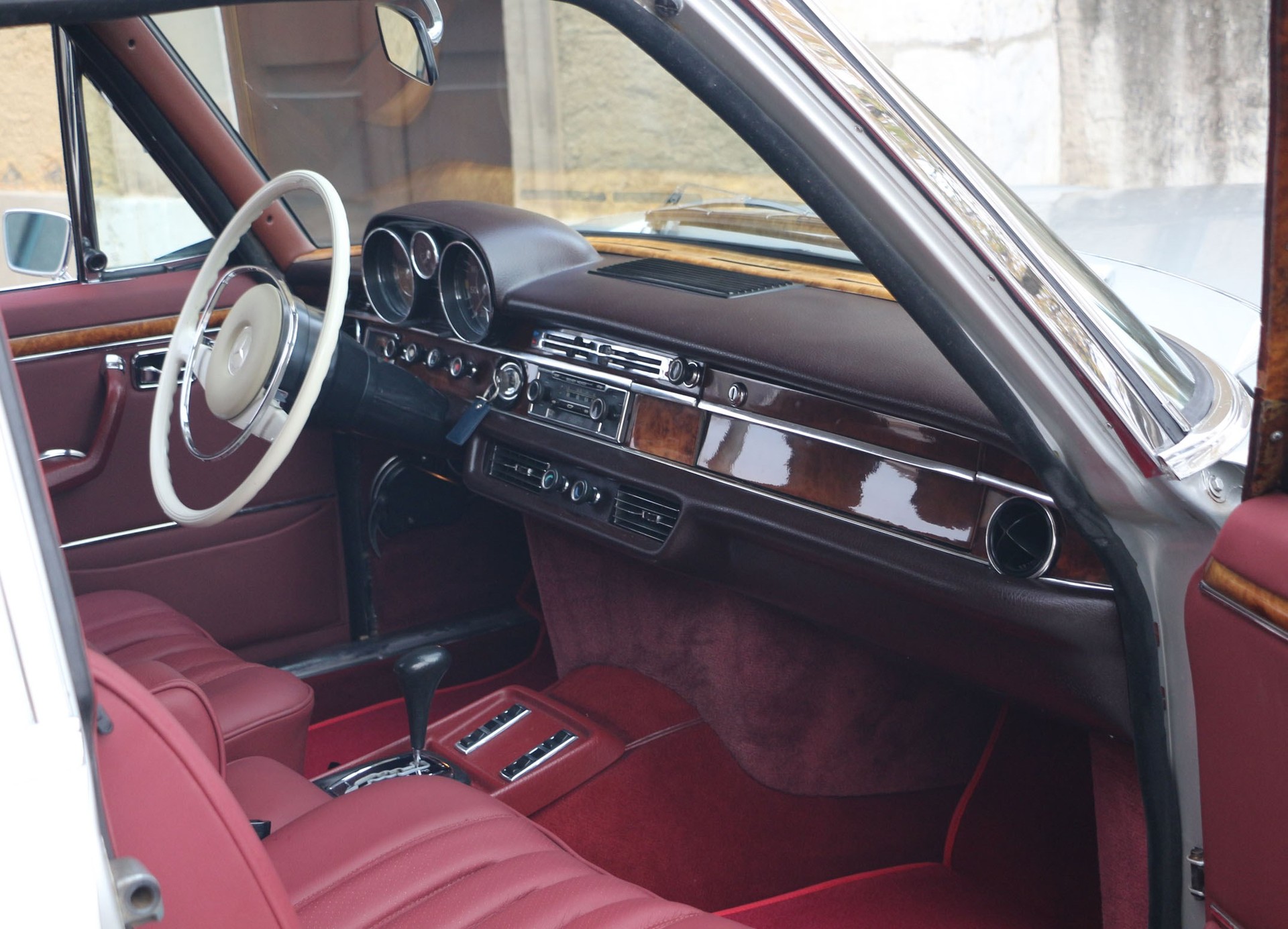 MERCEDES-BENZ 300 SEL 6.3-image-9
