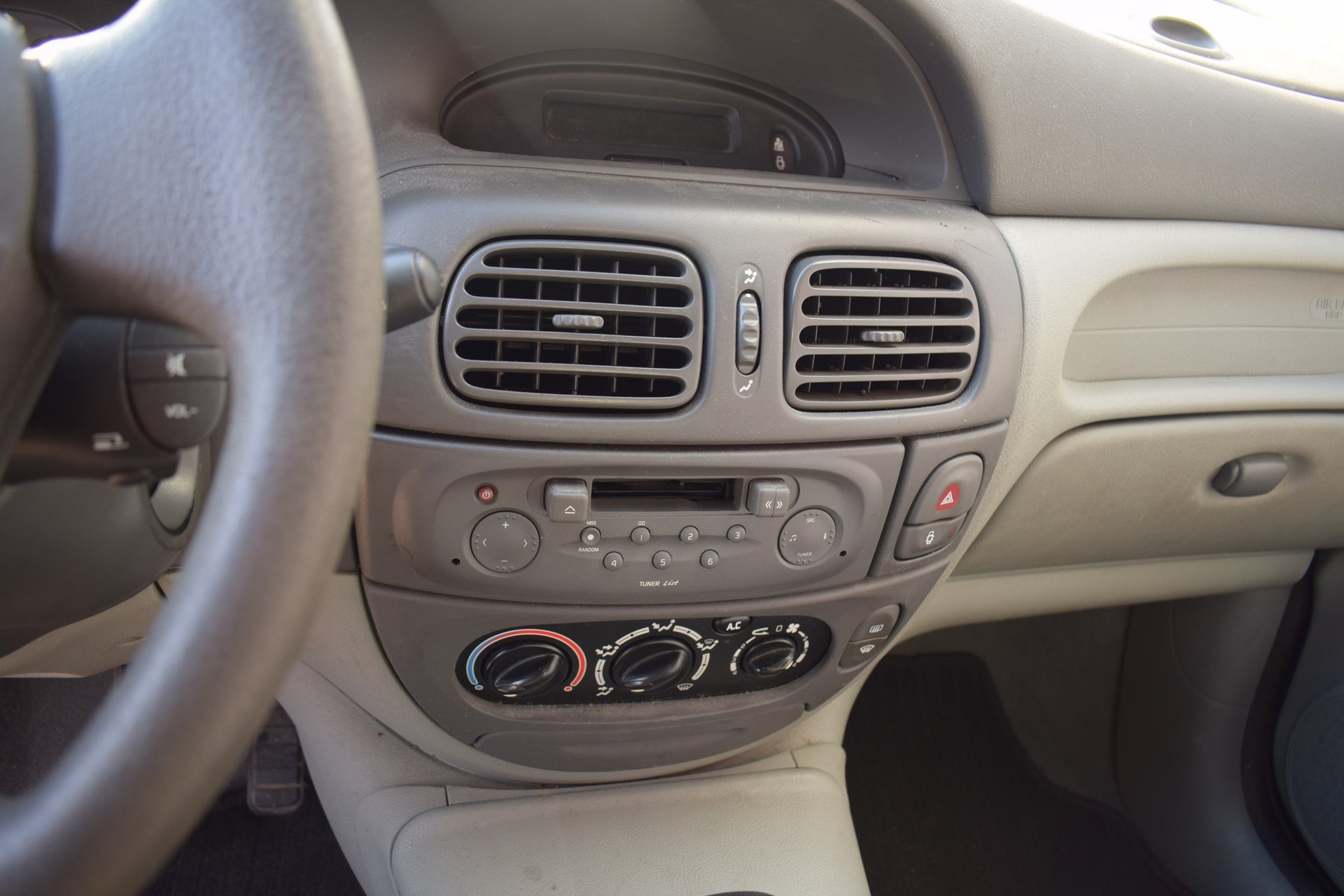 RENAULT Scénic 1.6 16V Dynamique Automatic-image-6