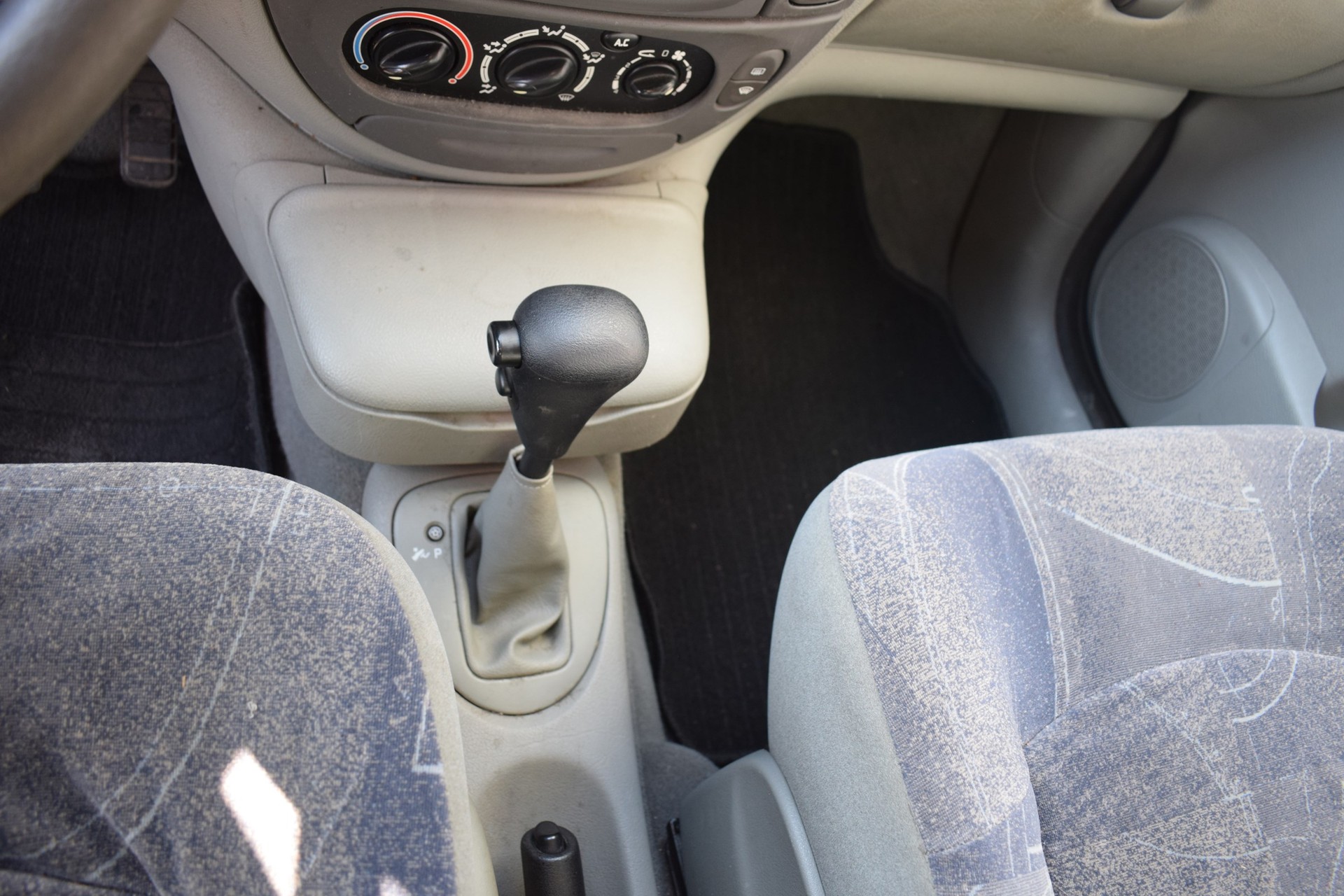 RENAULT Scénic 1.6 16V Dynamique Automatic-image-5