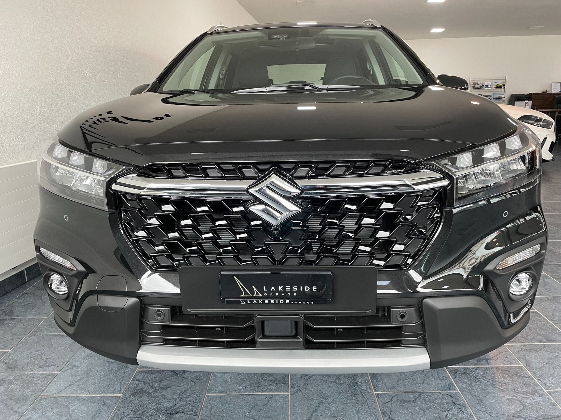 SUZUKI S-Cross 1.5 Compact Top Hybrid-showroom-element-1