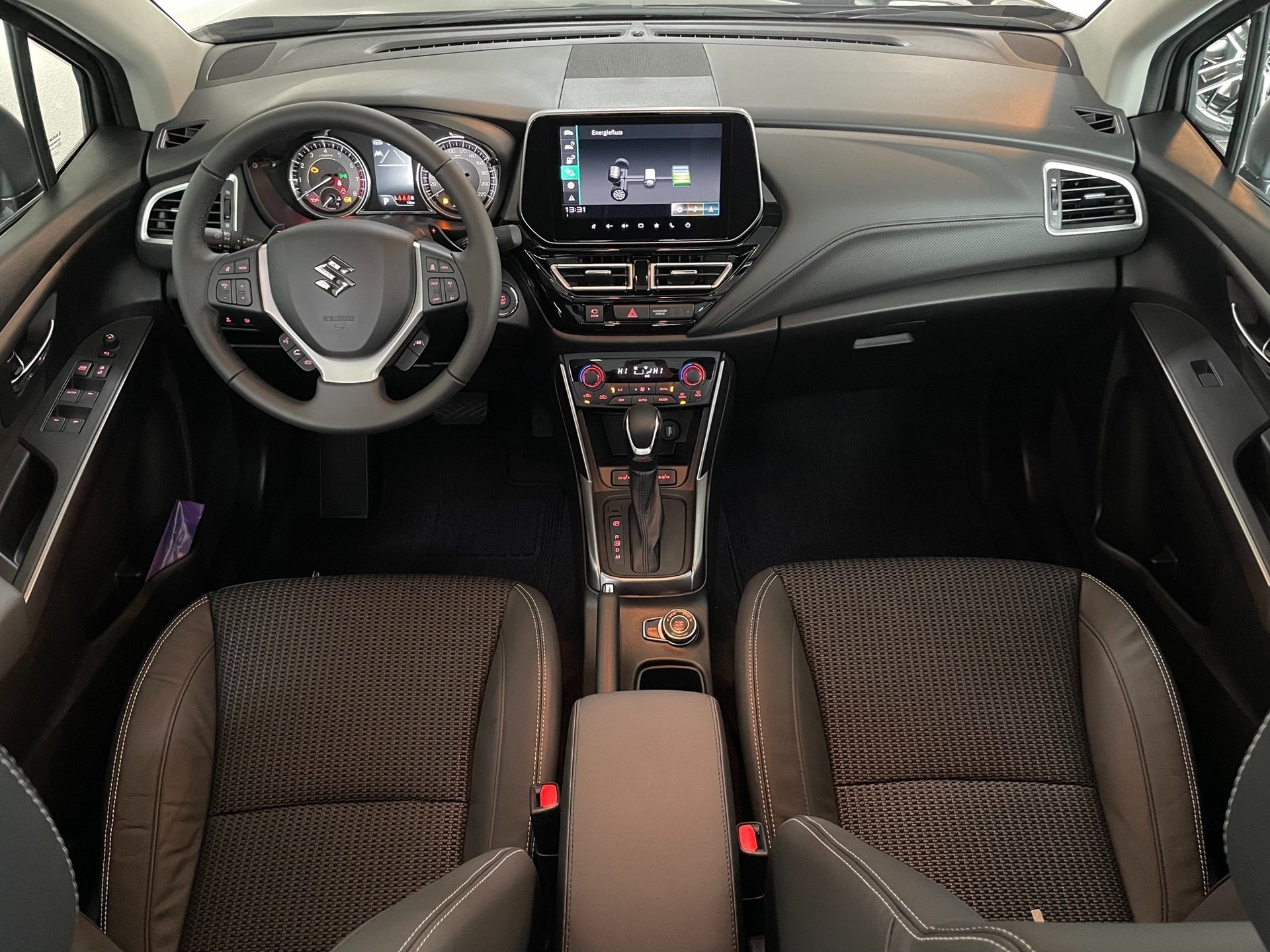 SUZUKI S-Cross 1.5 Compact Top Hybrid-image-11
