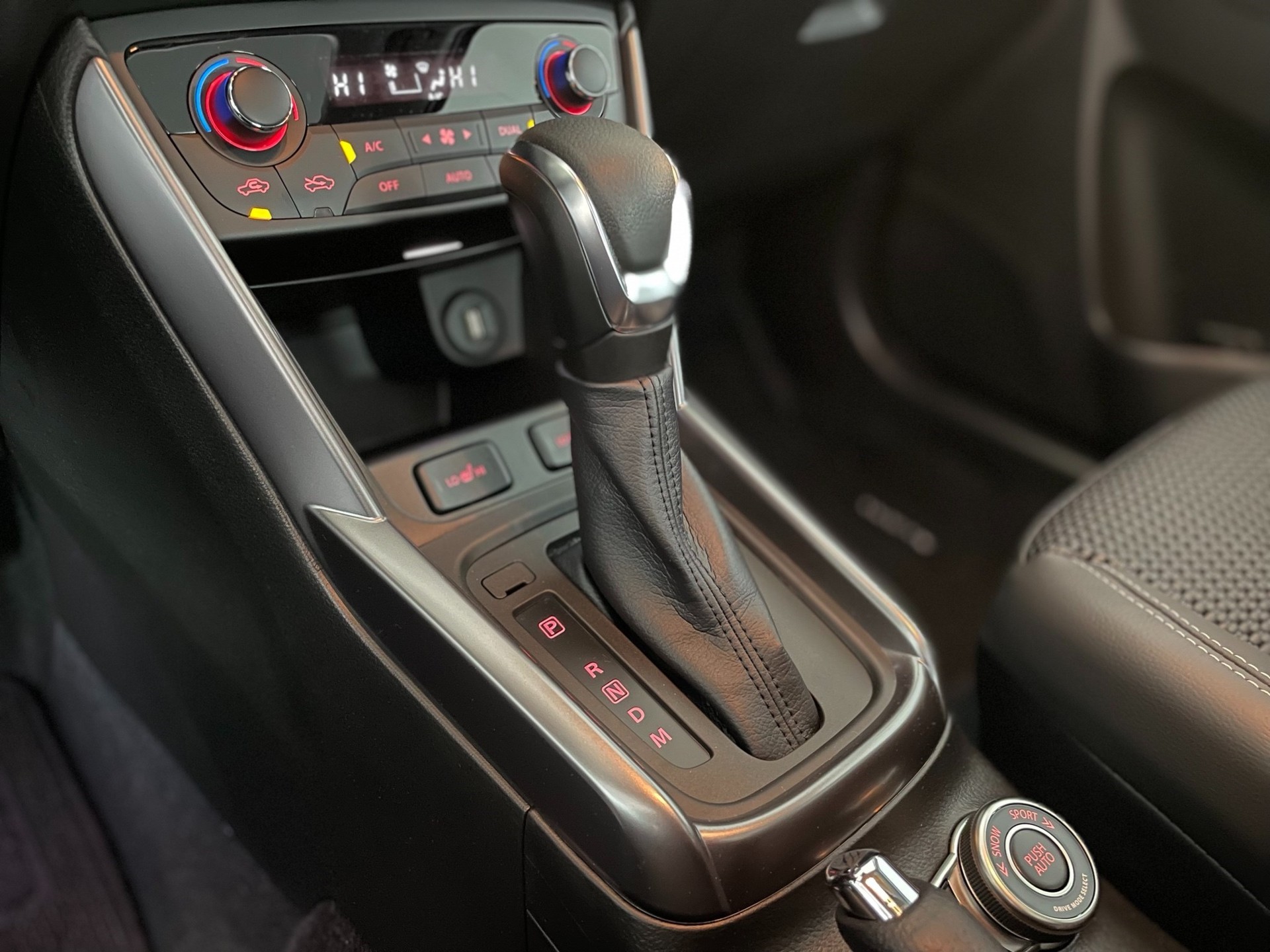 SUZUKI S-Cross 1.5 Compact Top Hybrid-image-22
