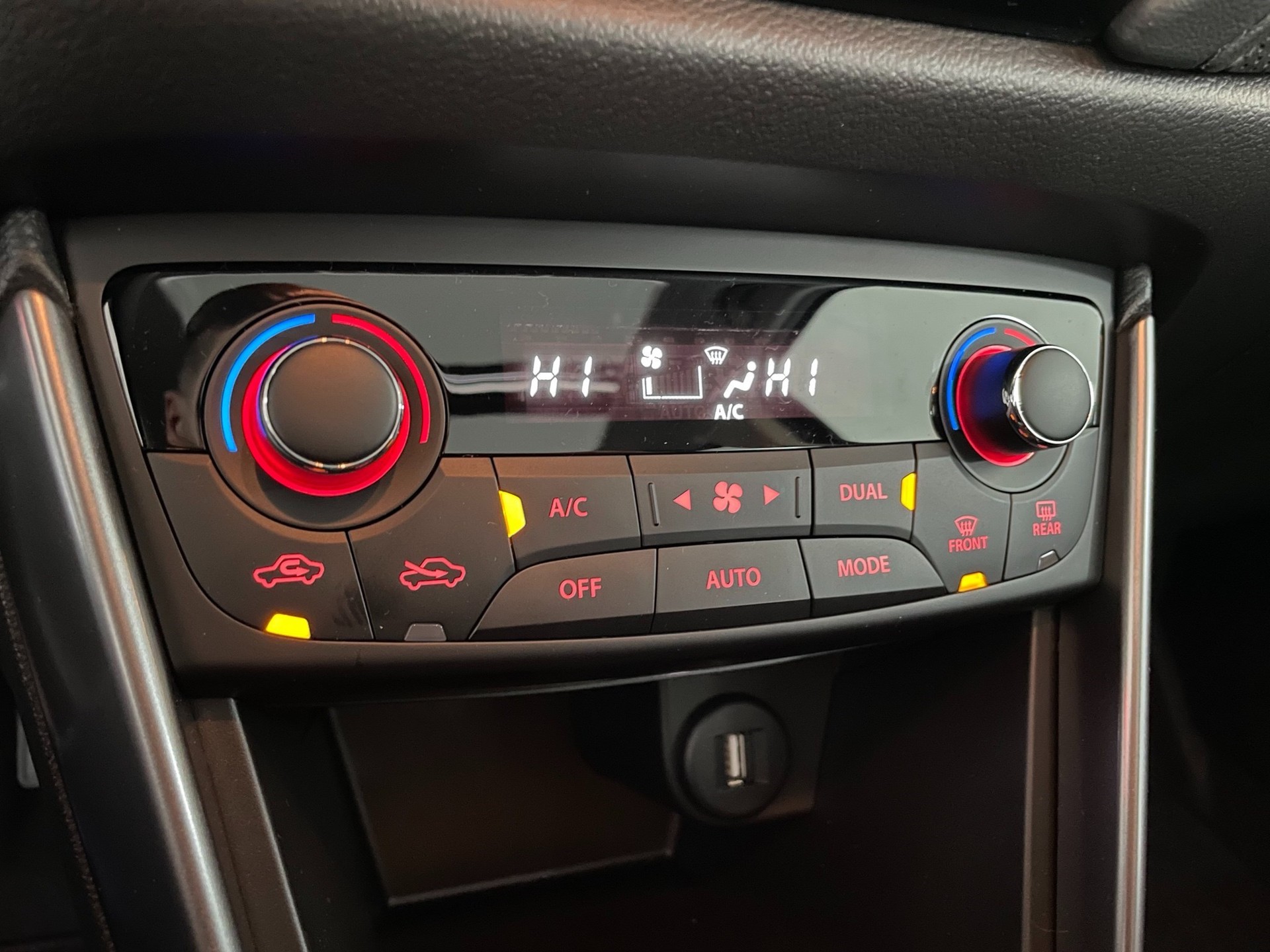 SUZUKI S-Cross 1.5 Compact Top Hybrid-image-23