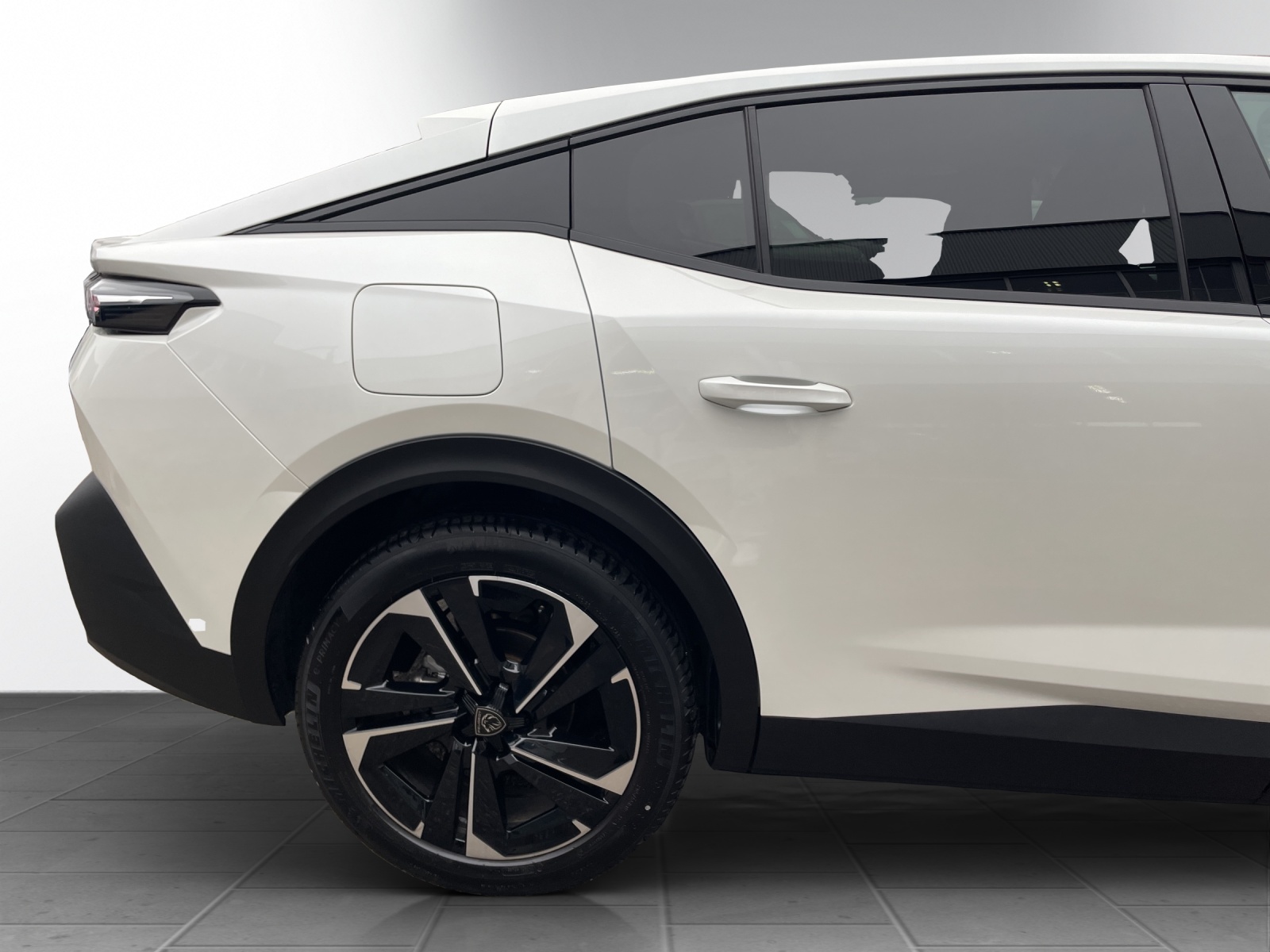 PEUGEOT 408 1.2 PureTech Allure Pack EAT8-image-5
