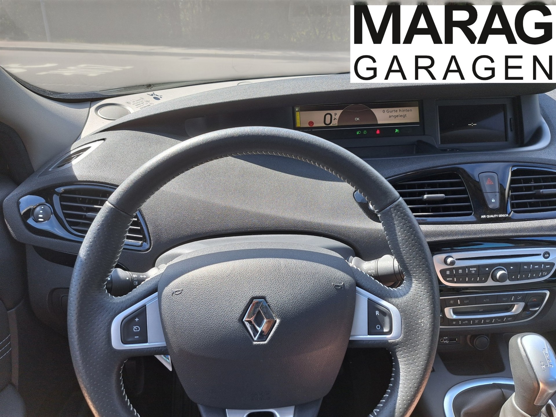 RENAULT Grand Scénic 2.0 dCi Bose Automatic-image-9