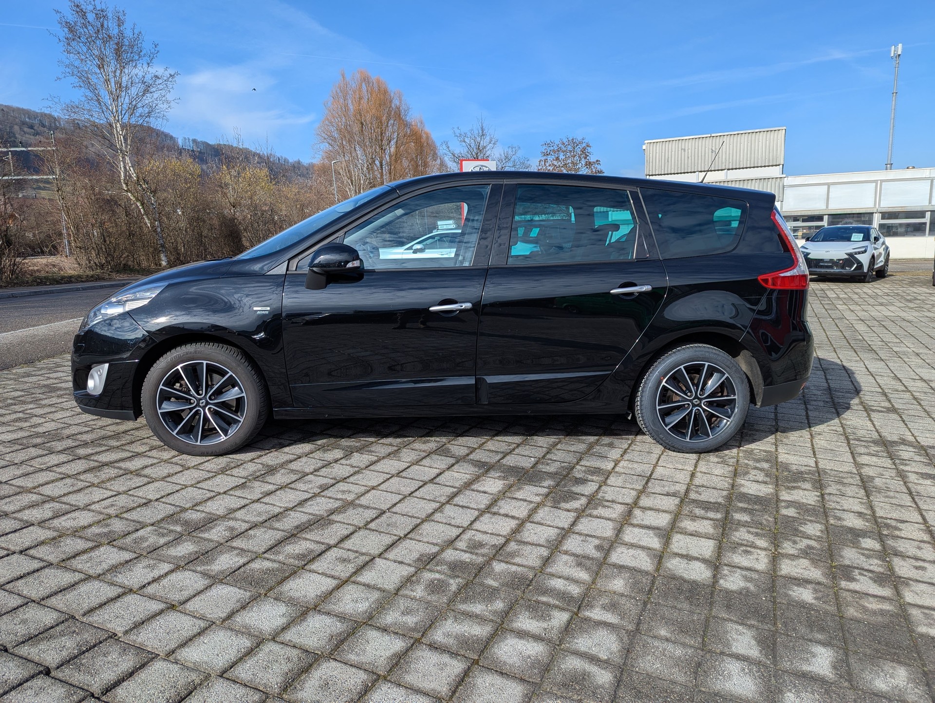RENAULT Grand Scénic 2.0 dCi Bose Automatic-image-2