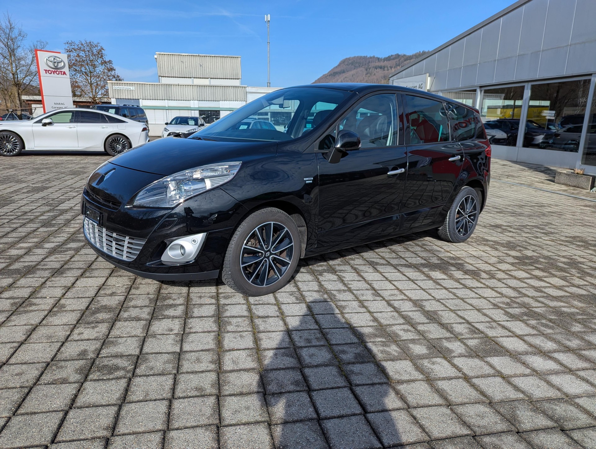RENAULT Grand Scénic 2.0 dCi Bose Automatic-image-1