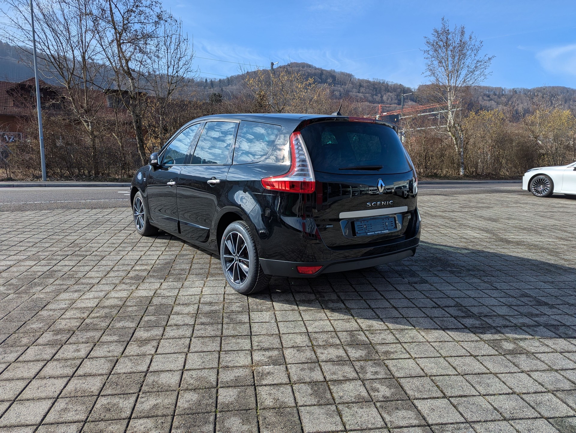 RENAULT Grand Scénic 2.0 dCi Bose Automatic-image-4
