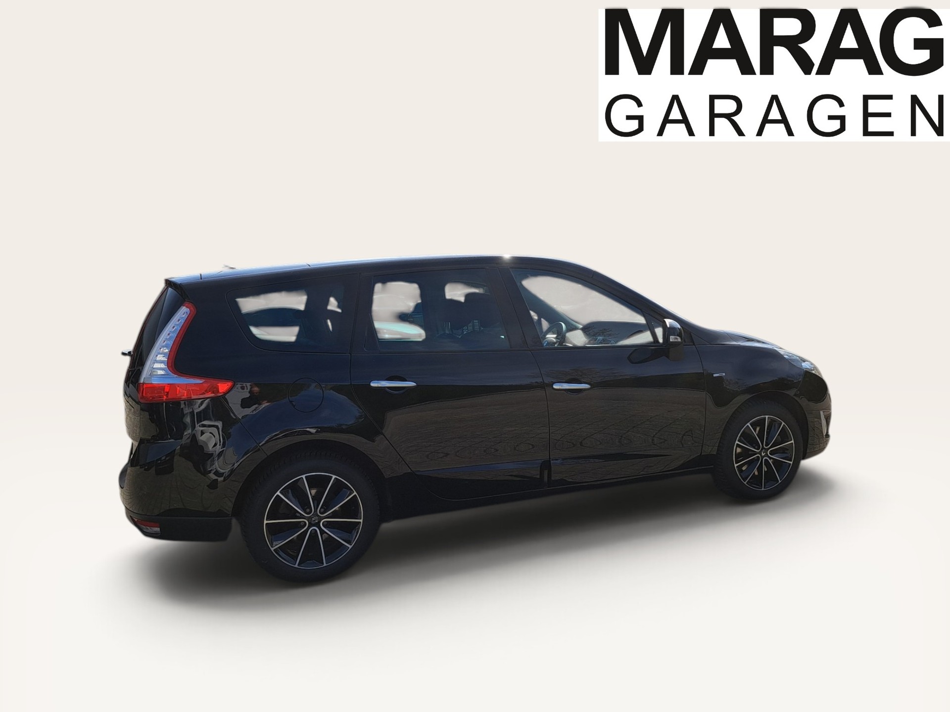 RENAULT Grand Scénic 2.0 dCi Bose Automatic-image-2