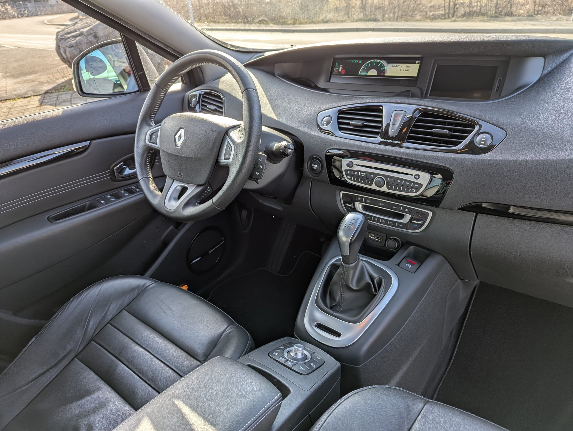 RENAULT Grand Scénic 2.0 dCi Bose Automatic-image-12