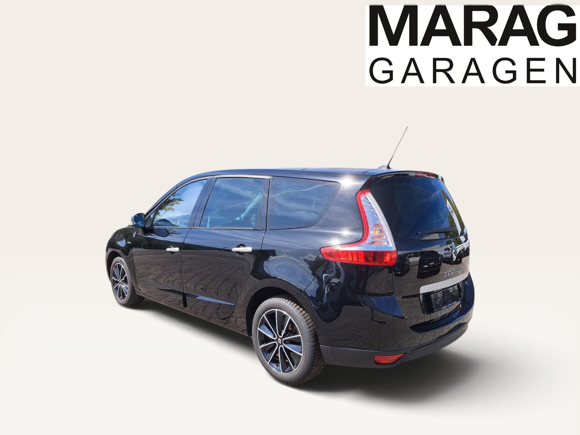RENAULT Grand Scénic 2.0 dCi Bose Automatic-image-7
