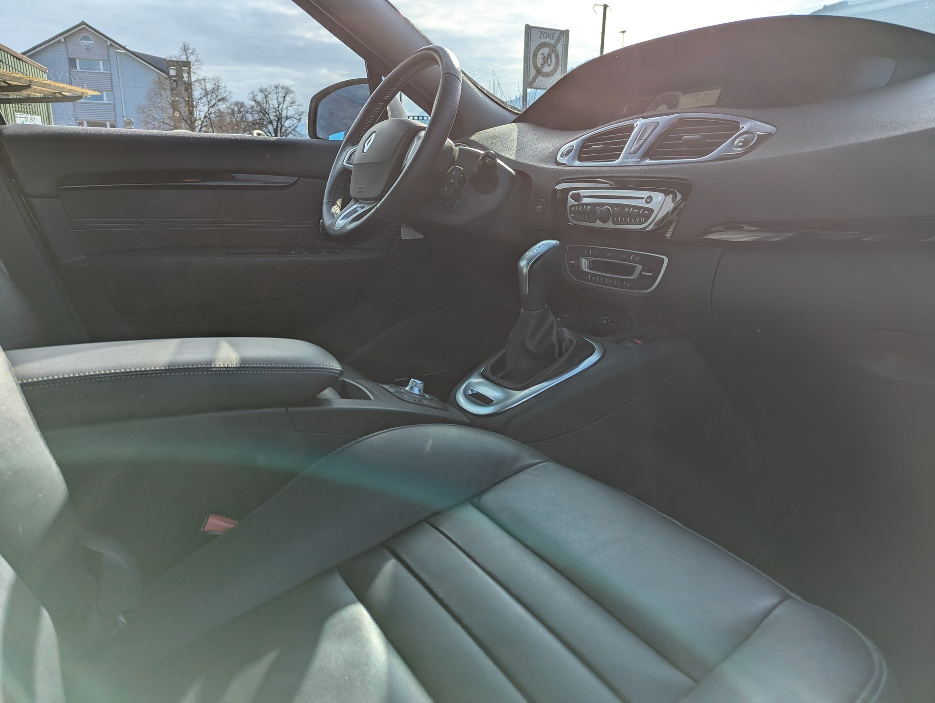 RENAULT Grand Scénic 2.0 dCi Bose Automatic-image-11