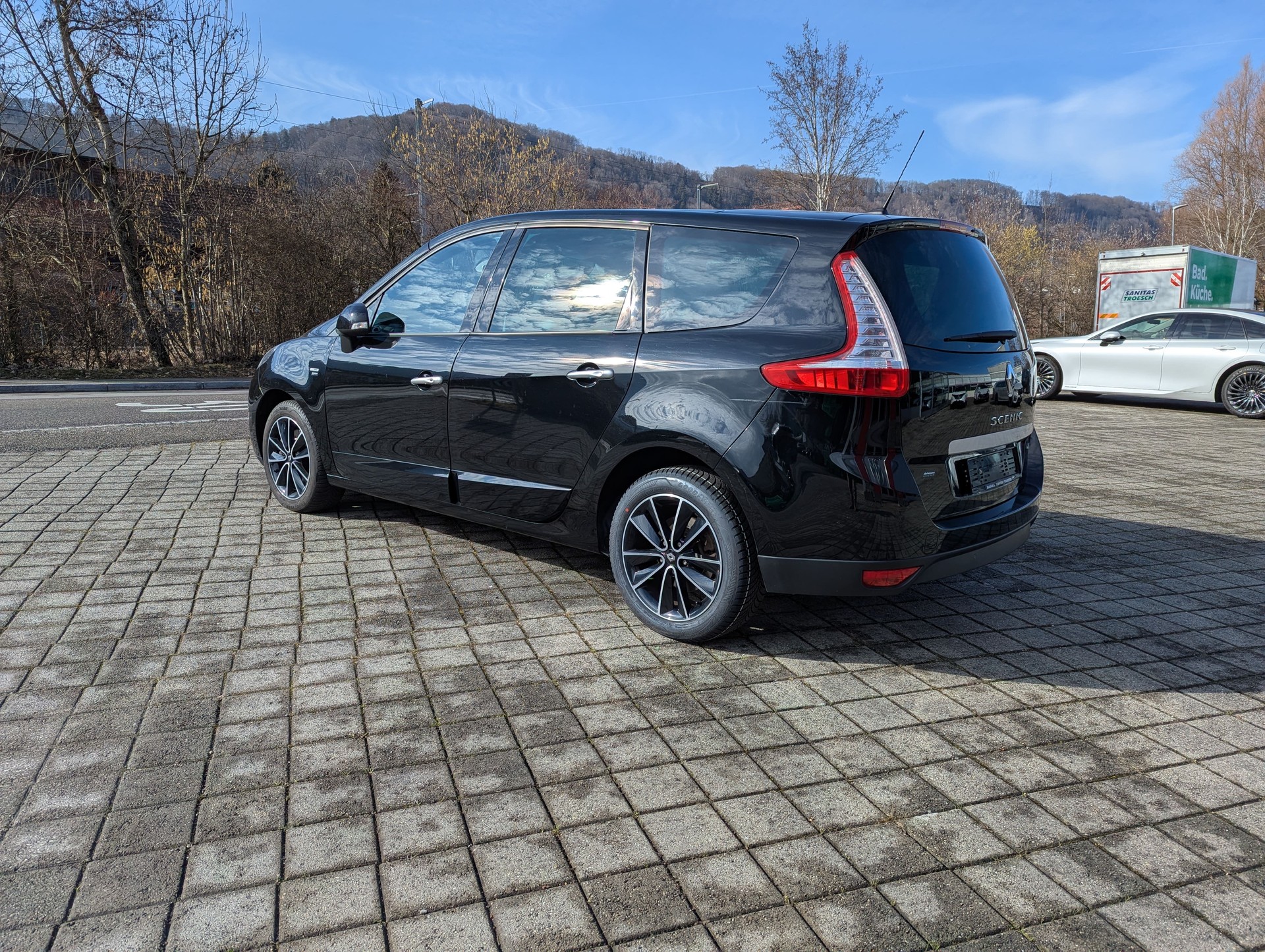 RENAULT Grand Scénic 2.0 dCi Bose Automatic-image-3