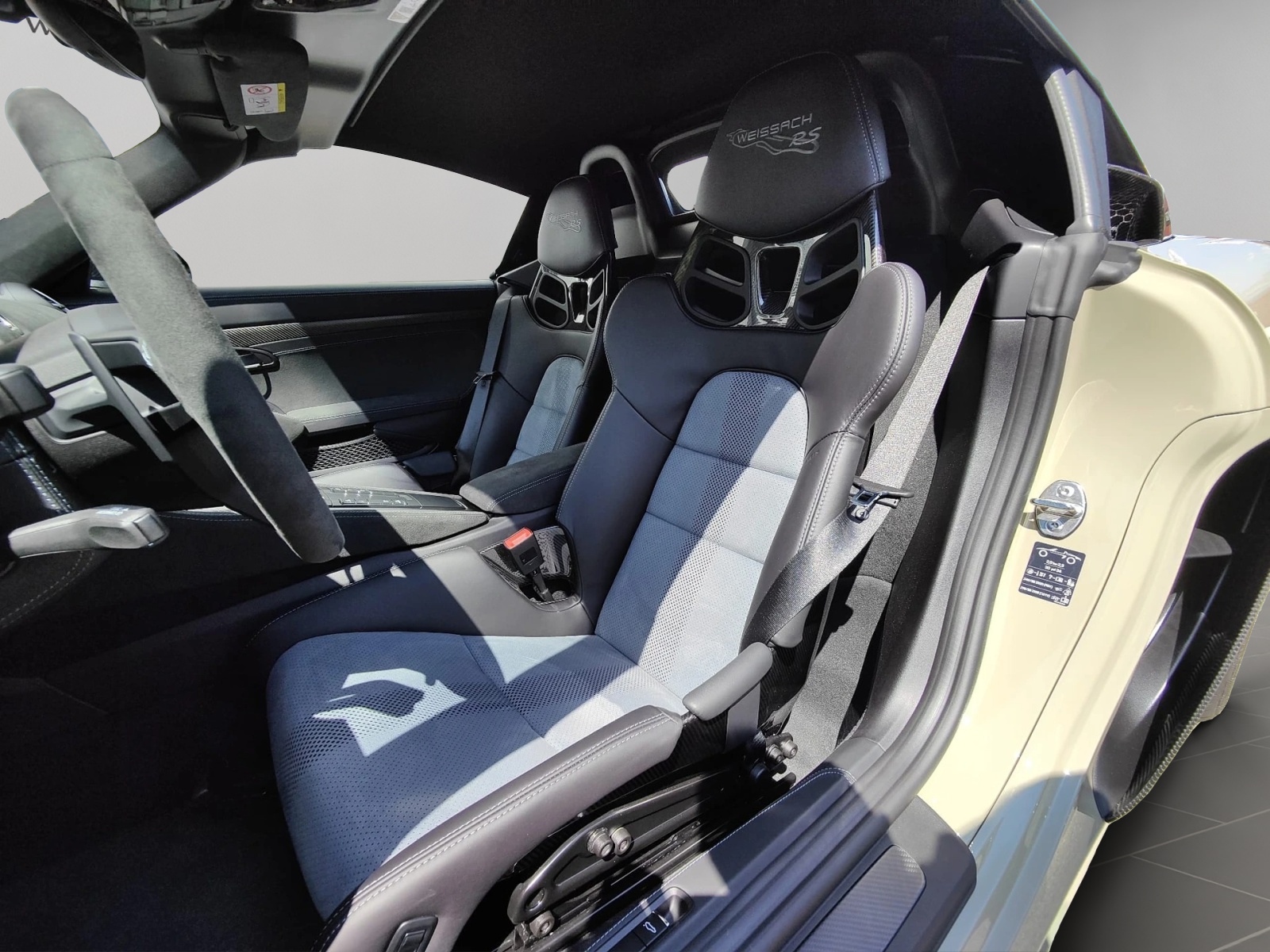 PORSCHE 718 Spyder RS PDK Weissach / Couleur PTS-image-9