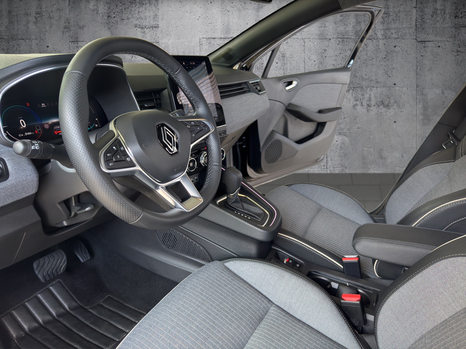 RENAULT Clio 1.6 E-Tech Techno-image-18