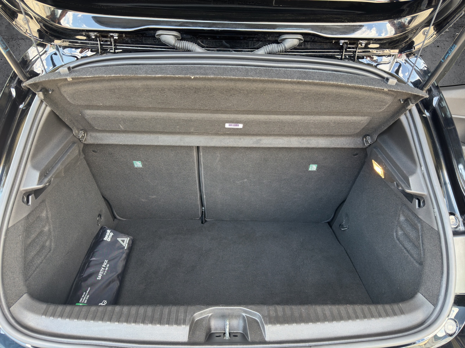 RENAULT Clio 1.6 E-Tech Techno-image-27