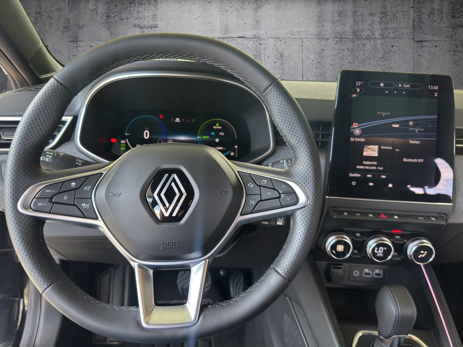 RENAULT Clio 1.6 E-Tech Techno-image-19