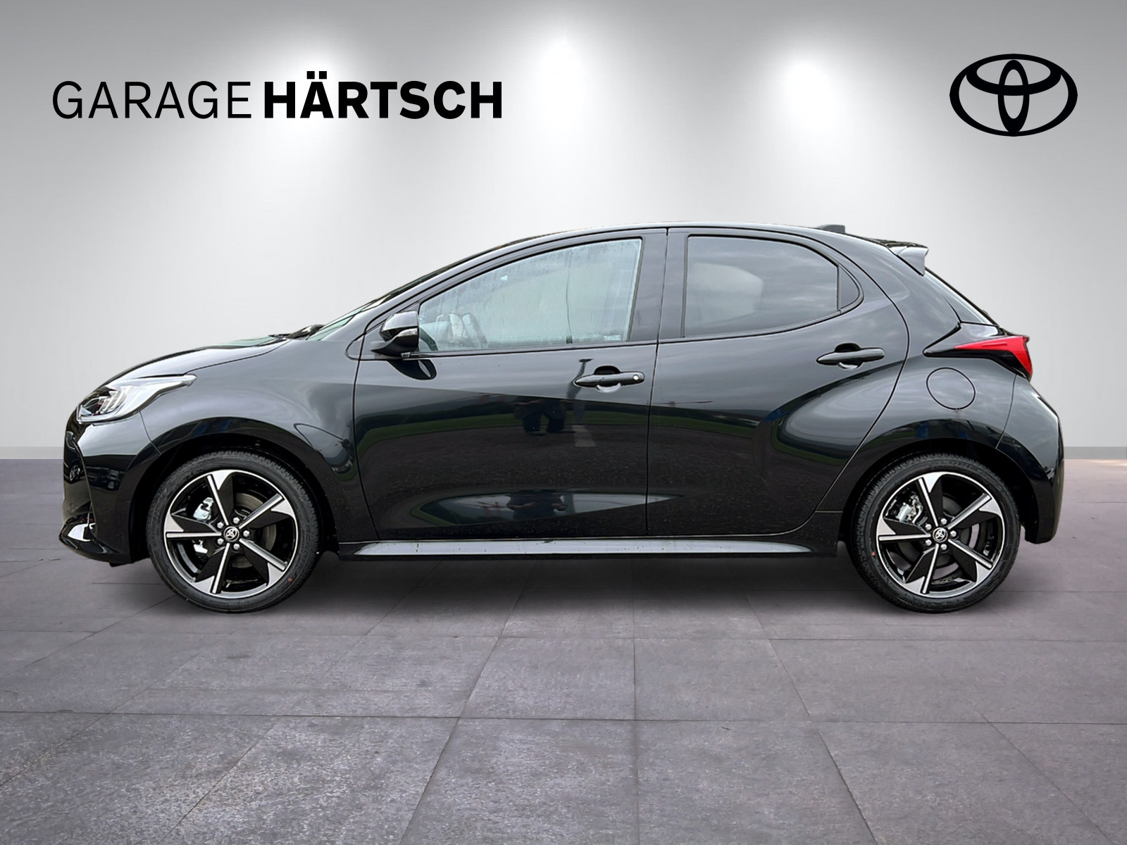 TOYOTA Yaris 1.5 VVT-i HSD Premium-image-1