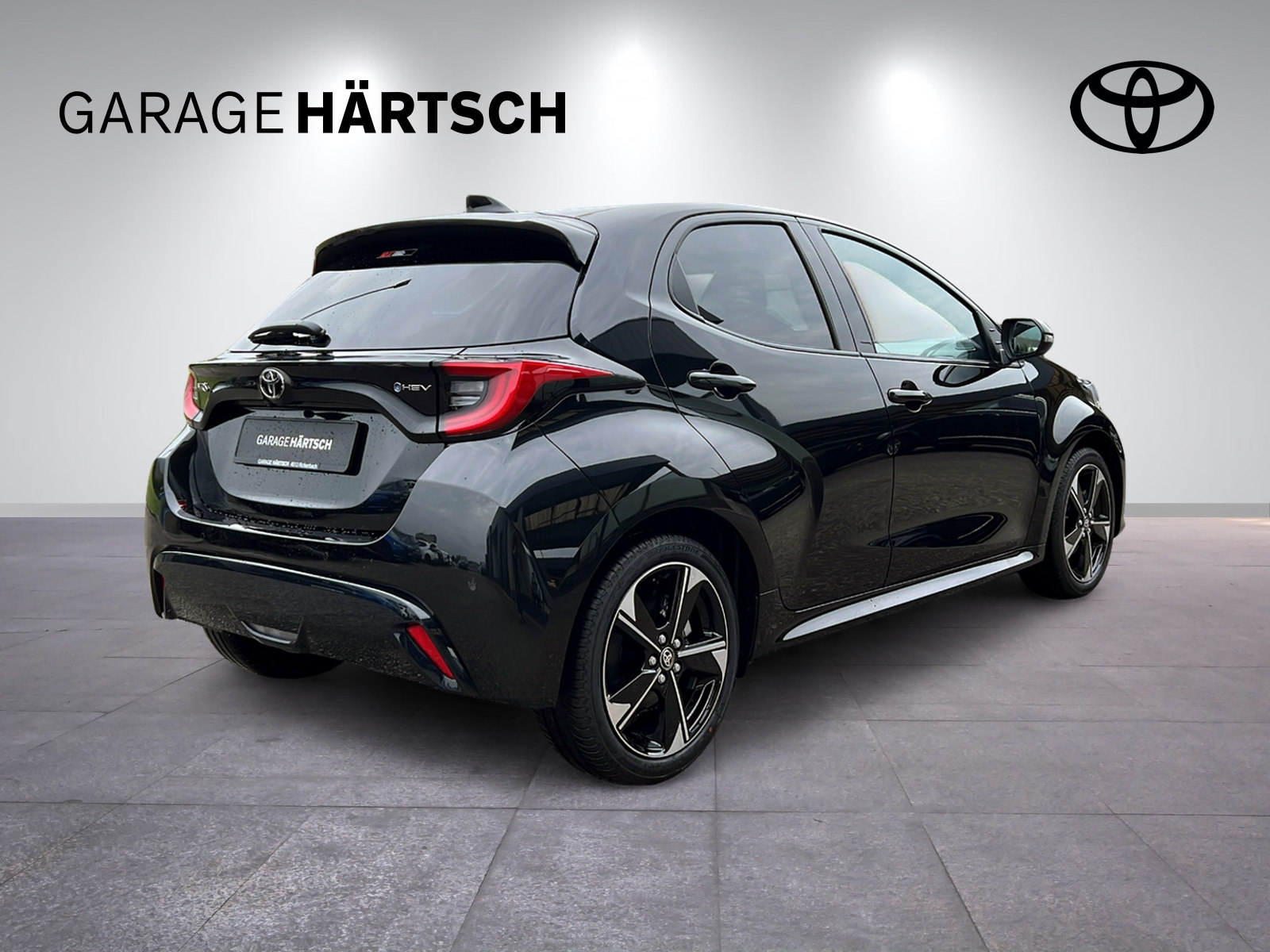 TOYOTA Yaris 1.5 VVT-i HSD Premium-image-6